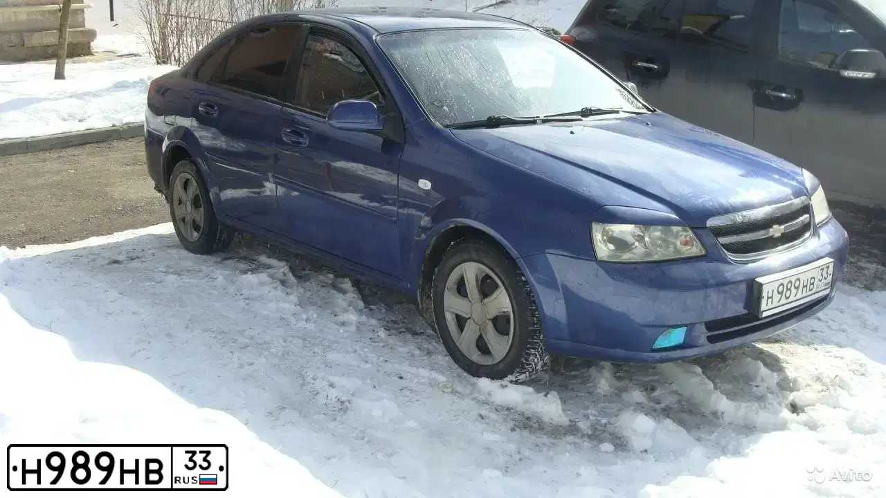 Фото автомобиля CHEVROLET LACETTI, 2005 — госномер Н989НВ33. Цвет: синий