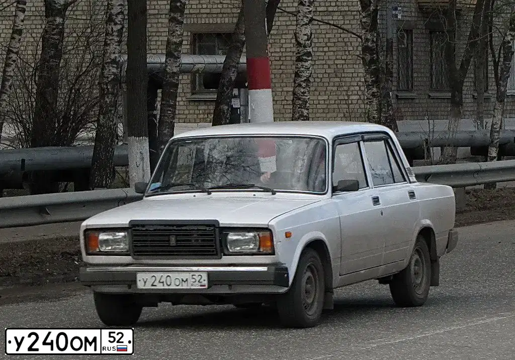 Фото автомобиля LADA 2107 LADA, 2008 — госномер У240ОМ152. Цвет: Белый