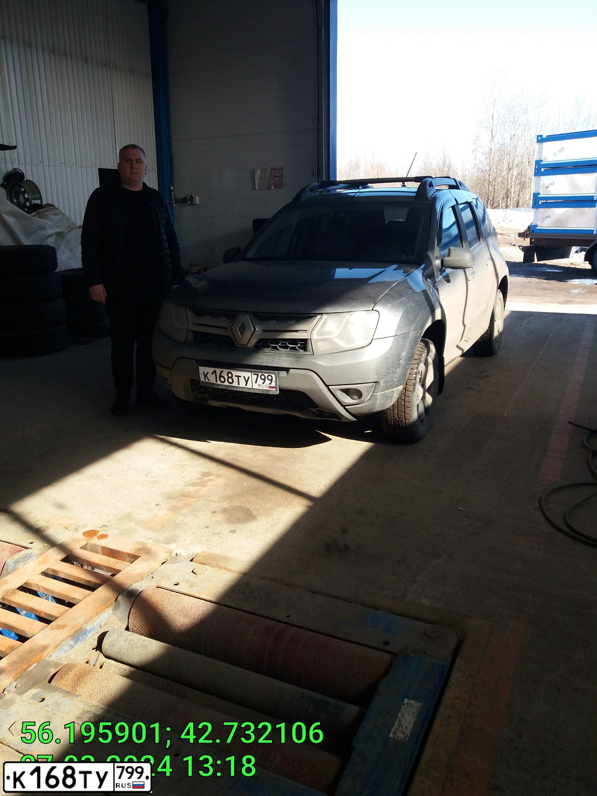 Фото автомобиля RENAULT DUSTER, 2020 — госномер М136ЕУ164. Цвет: СЕРЫЙ
