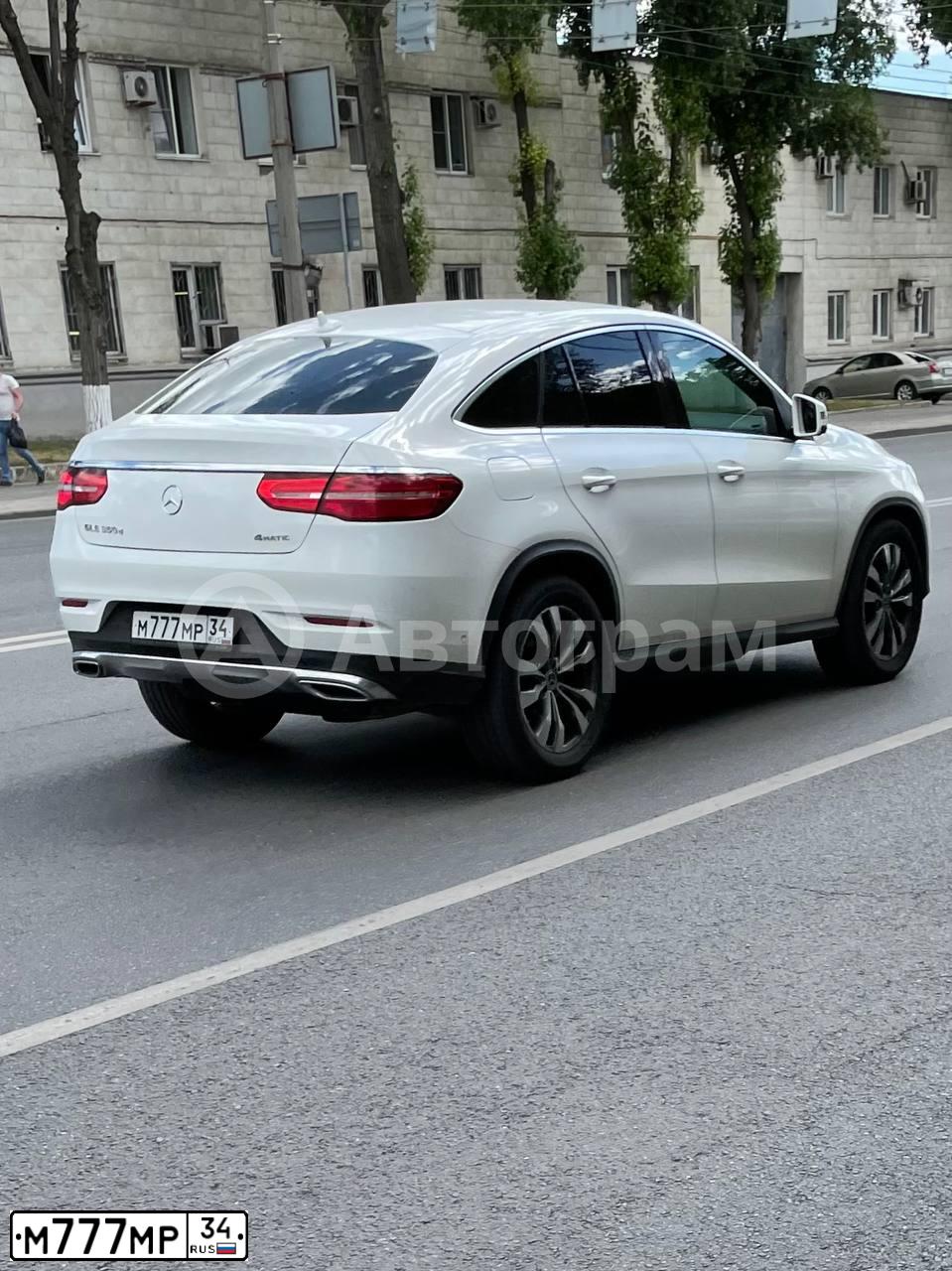 Фото автомобиля PORSCHE CAYENNE, 2008 — госномер М777МР34. Цвет: ЧЕРНЫЙ