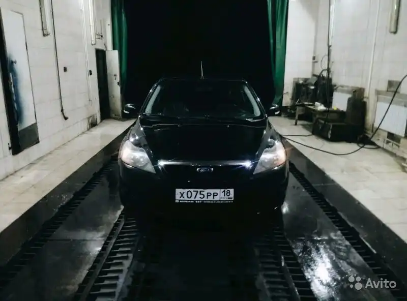 Фото автомобиля FORD FOCUS, 2009 — госномер К045ЕУ716. Цвет: ЧЕРНЫЙ
