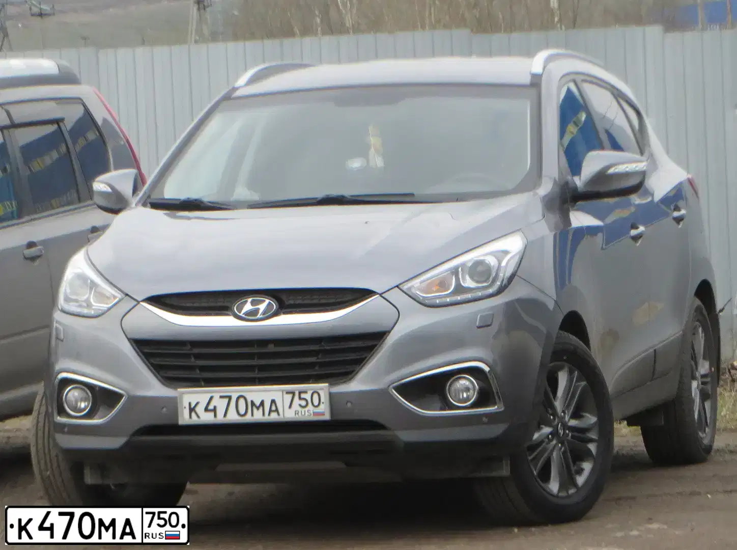 Фото автомобиля HYUNDAI IX35, 2014 — госномер К470МА750. Цвет: СЕРЫЙ
