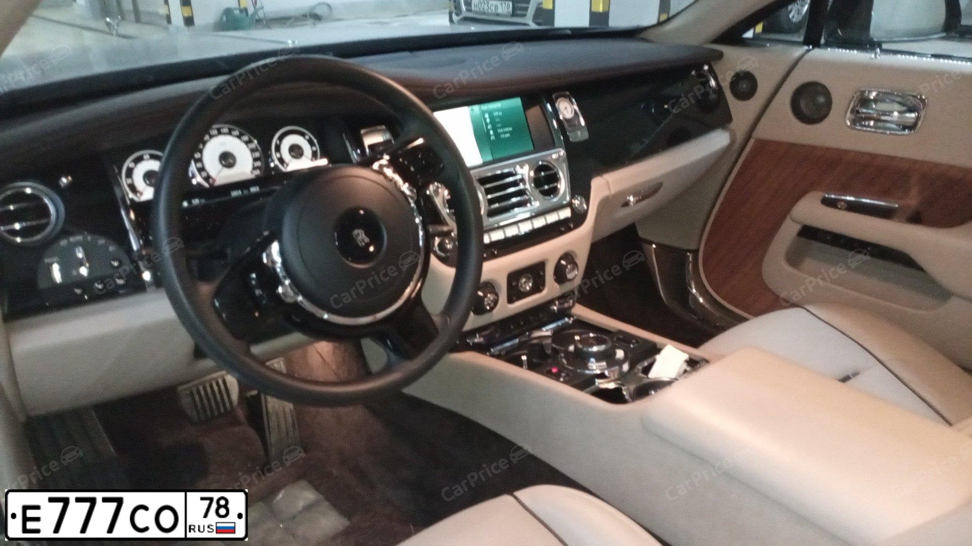 Фото автомобиля ROLLS ROYCE ROLLS-ROYCE WRAITH, 2014 — госномер Х007ЕО199. Цвет: КОРИЧНЕВО-СЕРЫЙ