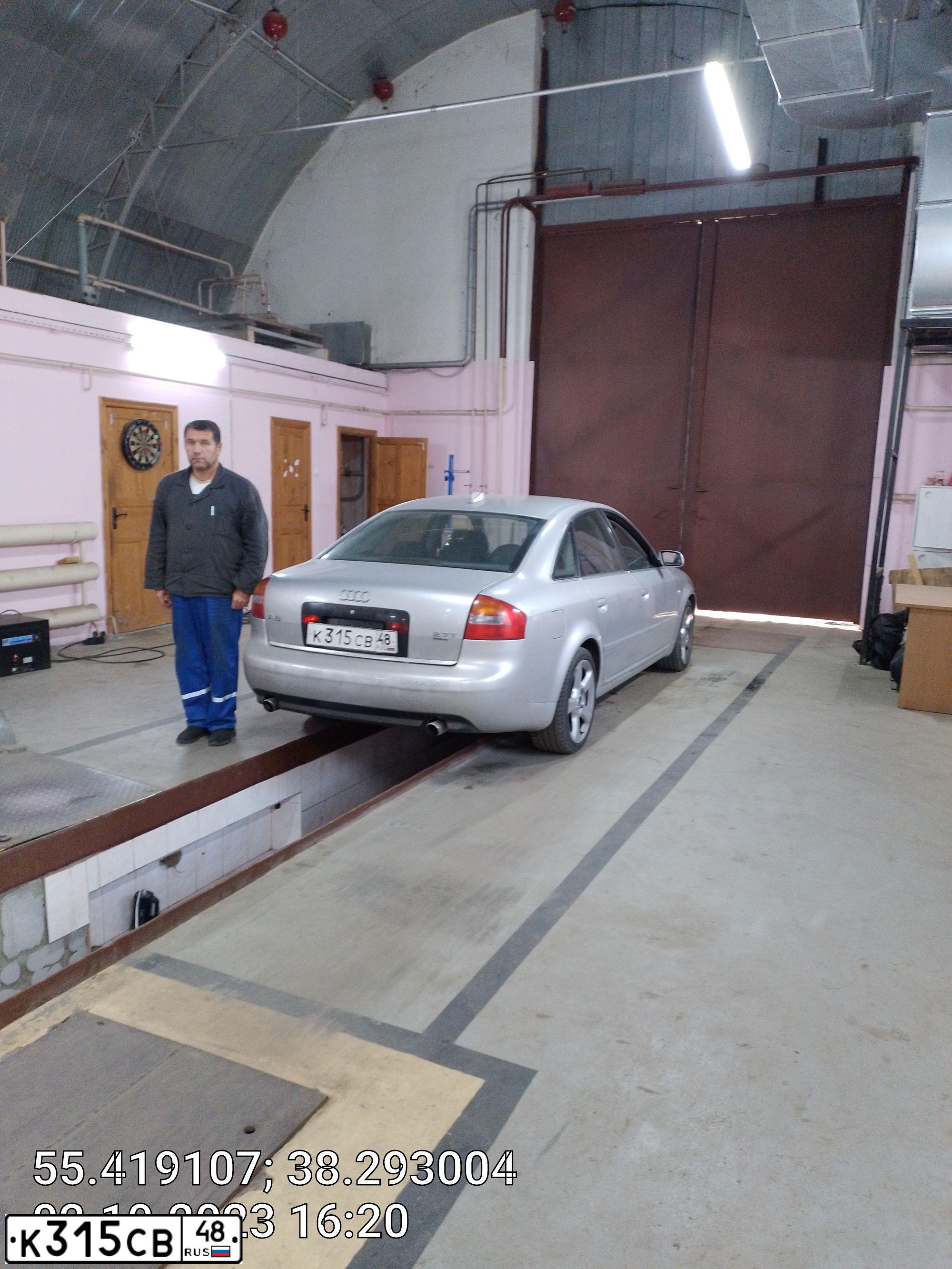Фото автомобиля AUDI A6, 2003 — госномер Р829АУ32. Цвет: СЕРЫЙ