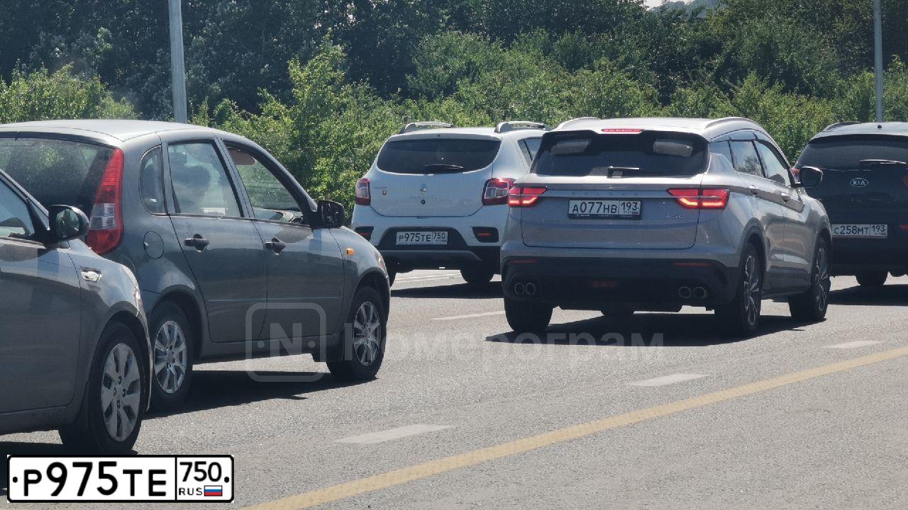 Фото автомобиля RENAULT SANDERO, 2018 — госномер Р975ТЕ750. Цвет: БЕЛЫЙ