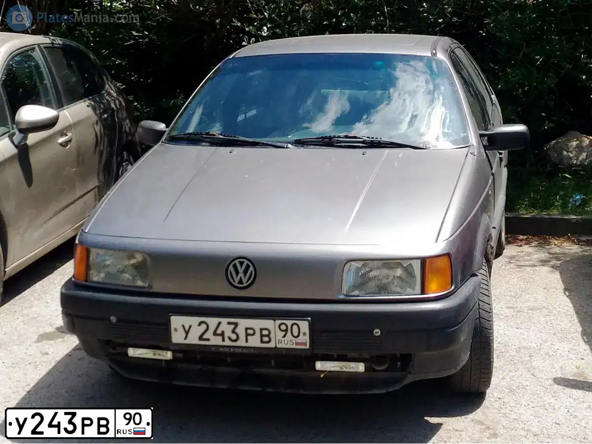 Фото автомобиля VOLKSWAGEN PASSAT, 1990 — госномер М692РР82. Цвет: СЕРЫЙ