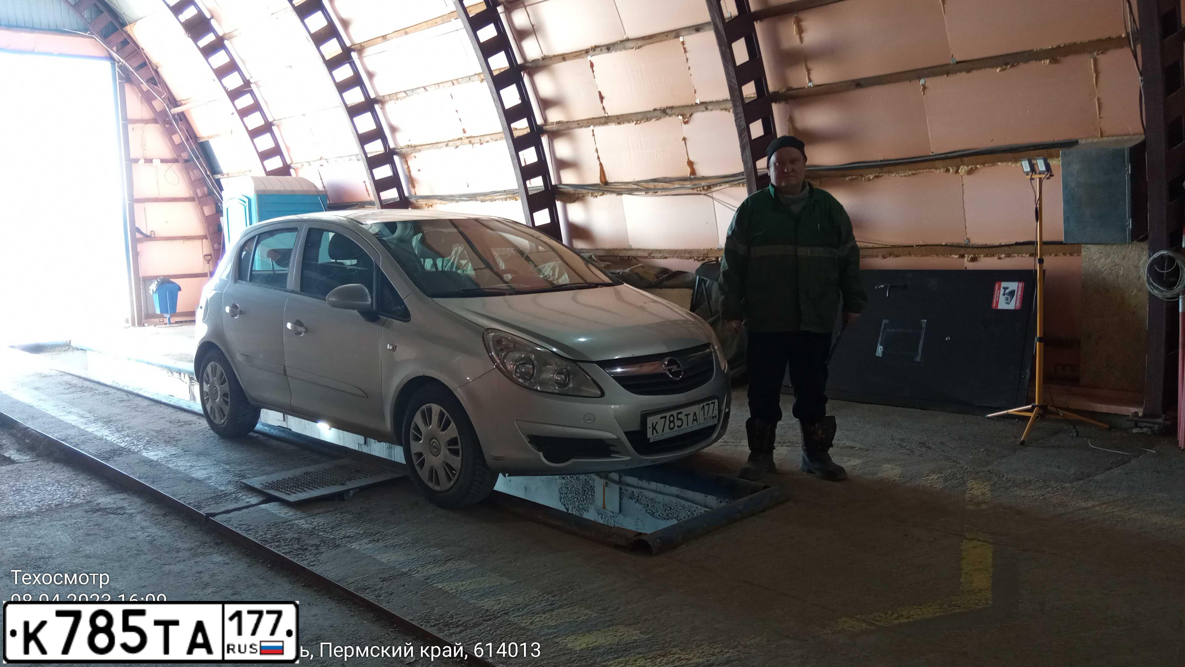 Фото автомобиля OPEL CORSA, 2007 — госномер О584ОВ159. Цвет: СЕРЫЙ МЕТАЛЛИК