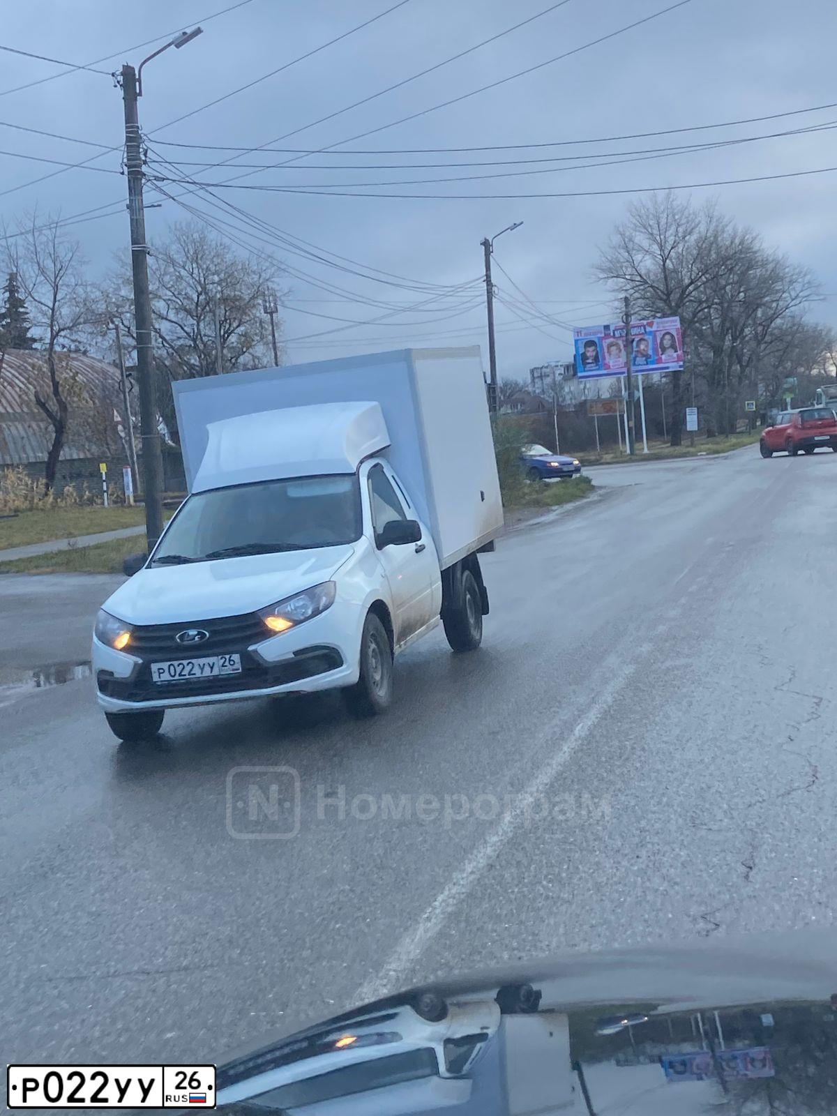 Фото автомобиля LADA 2172 PRIORA, 2009 — госномер С060СС26. Цвет: ТЕМНО-ЗЕЛЕНЫЙ
