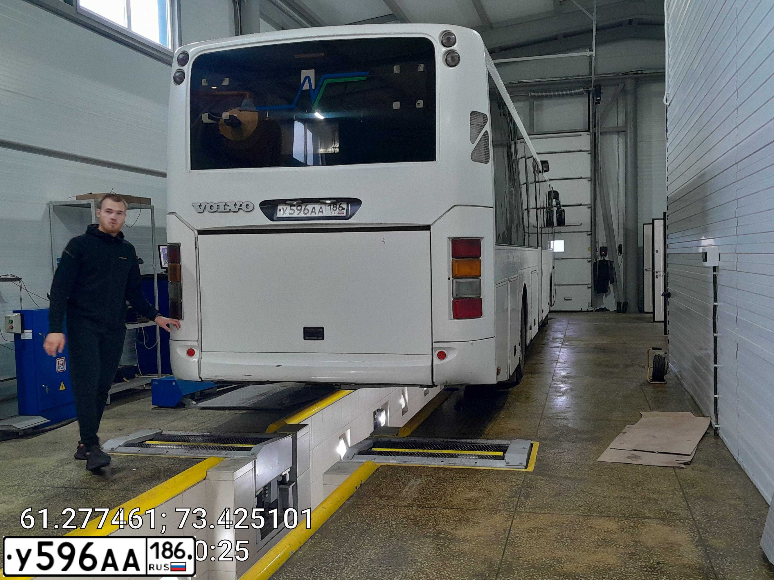 Фото автомобиля VOLVO B12B, 1983 — госномер У430ХА05. Цвет: СЕРЫЙ