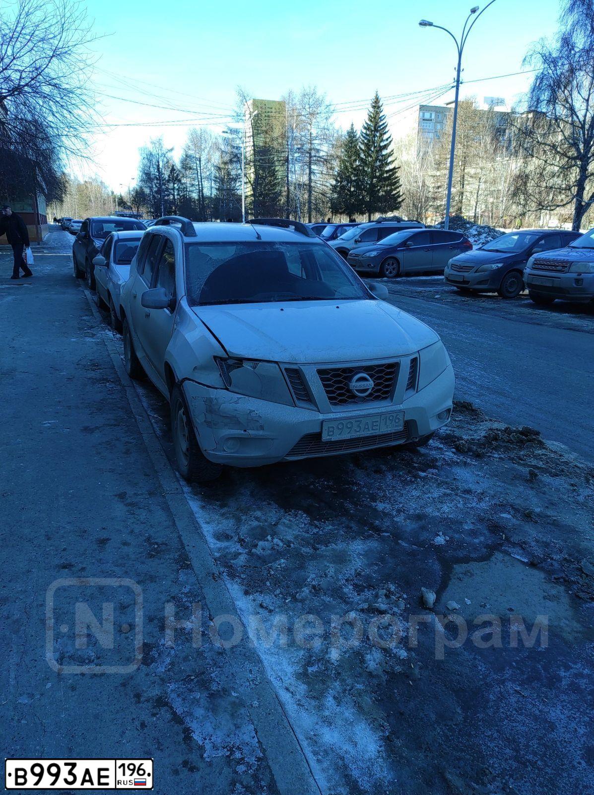 Фото автомобиля NISSAN TERRANO, 2014 — госномер Х327МР196. Цвет: СВЕТЛО-СЕРЫЙ
