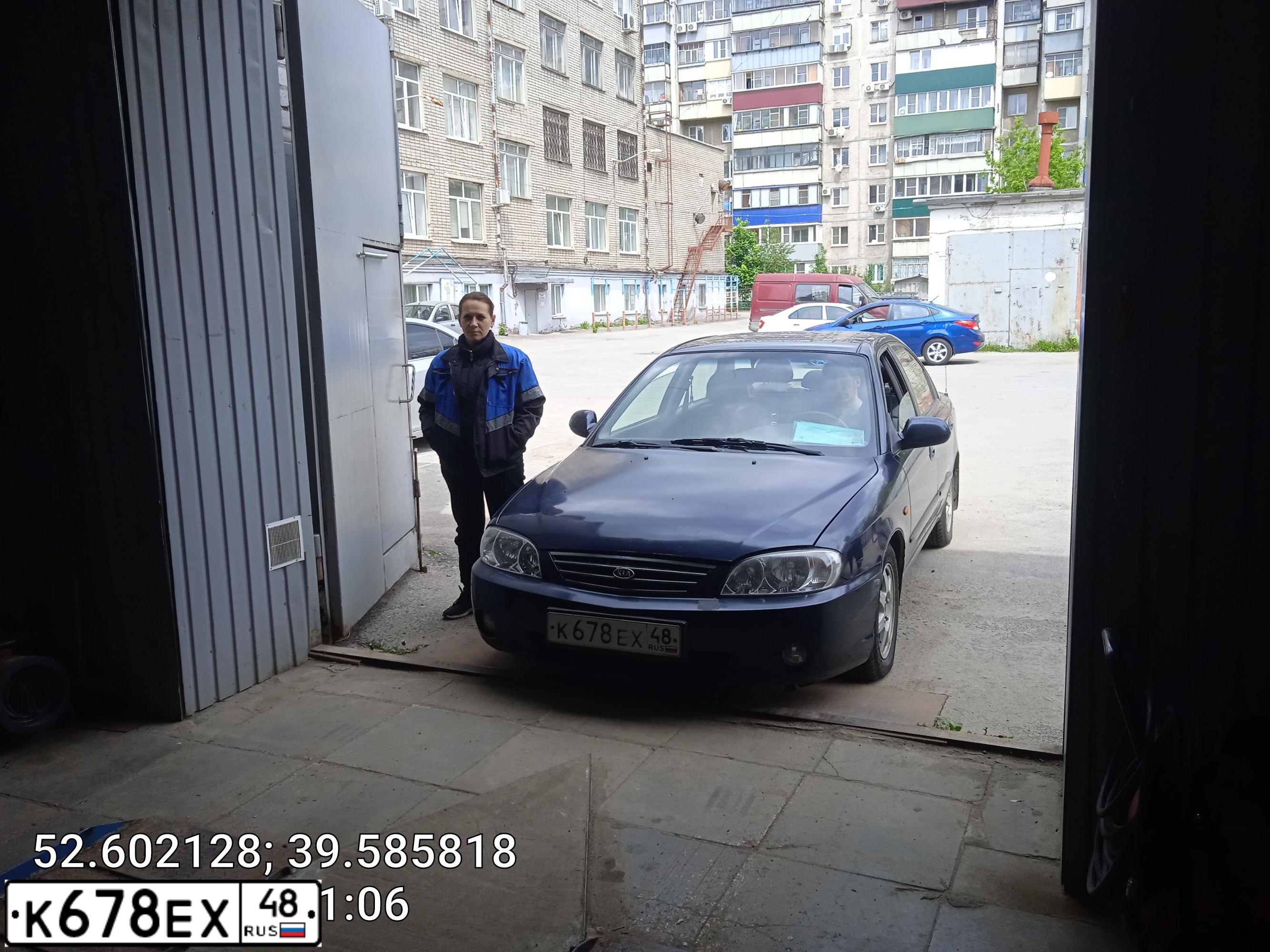 Фото автомобиля KIA SPECTRA, 2008 — госномер У713ОМ48. Цвет: Темно-синий