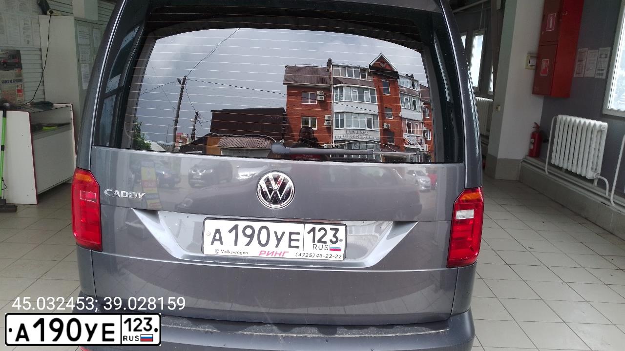 Фото автомобиля VOLKSWAGEN CADDY, 2016 — госномер А190УЕ123. Цвет: ТЕМНО-СЕРЫЙ