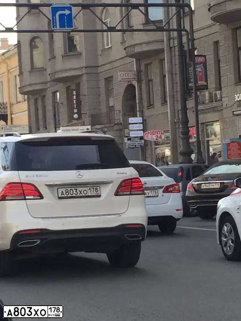 Фото автомобиля MERCEDES M-KLASSE, 2010 — госномер А803ХО178. Цвет: Белый