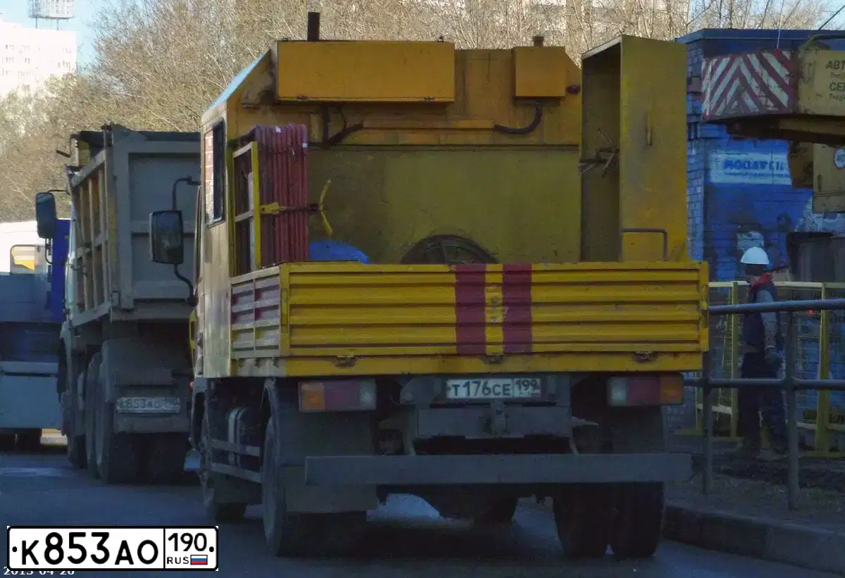 Фото автомобиля МАЗ 5516A5-380, 2008 — госномер О841ЕХ29. Цвет: Белый