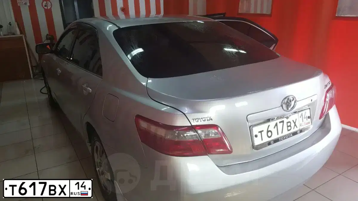 Фото автомобиля TOYOTA CAMRY, 2007 — госномер Т617ВХ14. Цвет: СЕРЕБРИСТЫЙ
