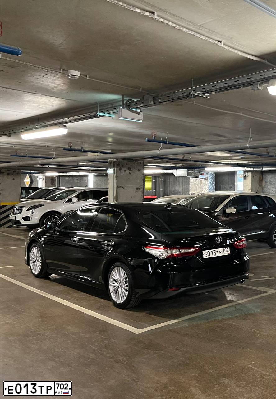 Фото автомобиля TOYOTA CAMRY, 2020 — госномер Е013ТР702