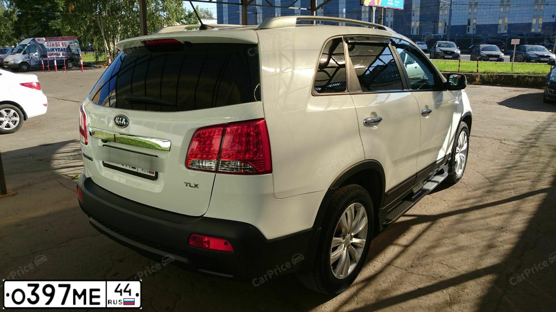 Фото автомобиля KIA SORENTO, 2011 — госномер С002КР77. Цвет: Белый