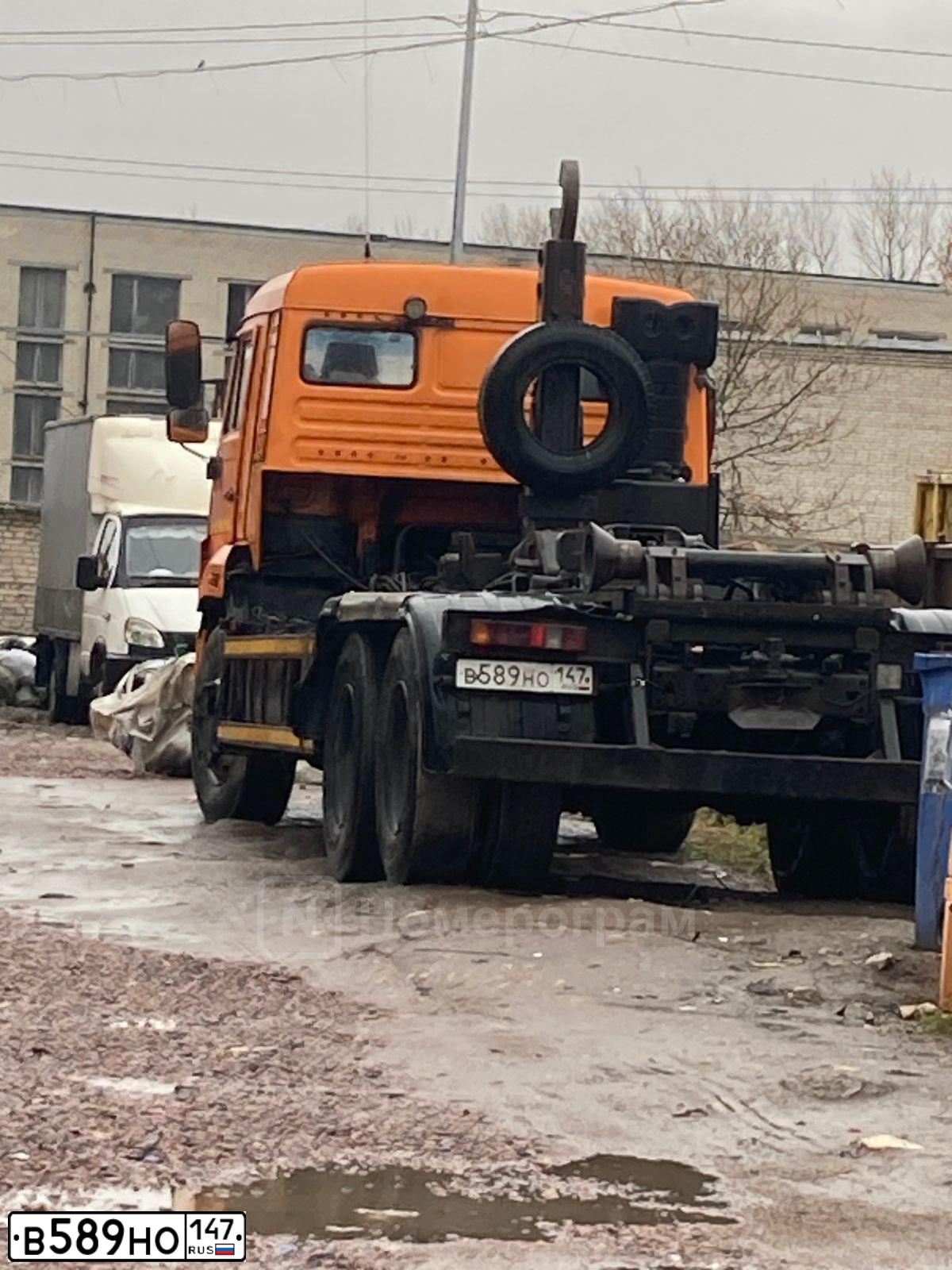 Фото автомобиля KAMAZ 65115 /6X4/, 2015 — госномер В589НО147. Цвет: Оранжевый
