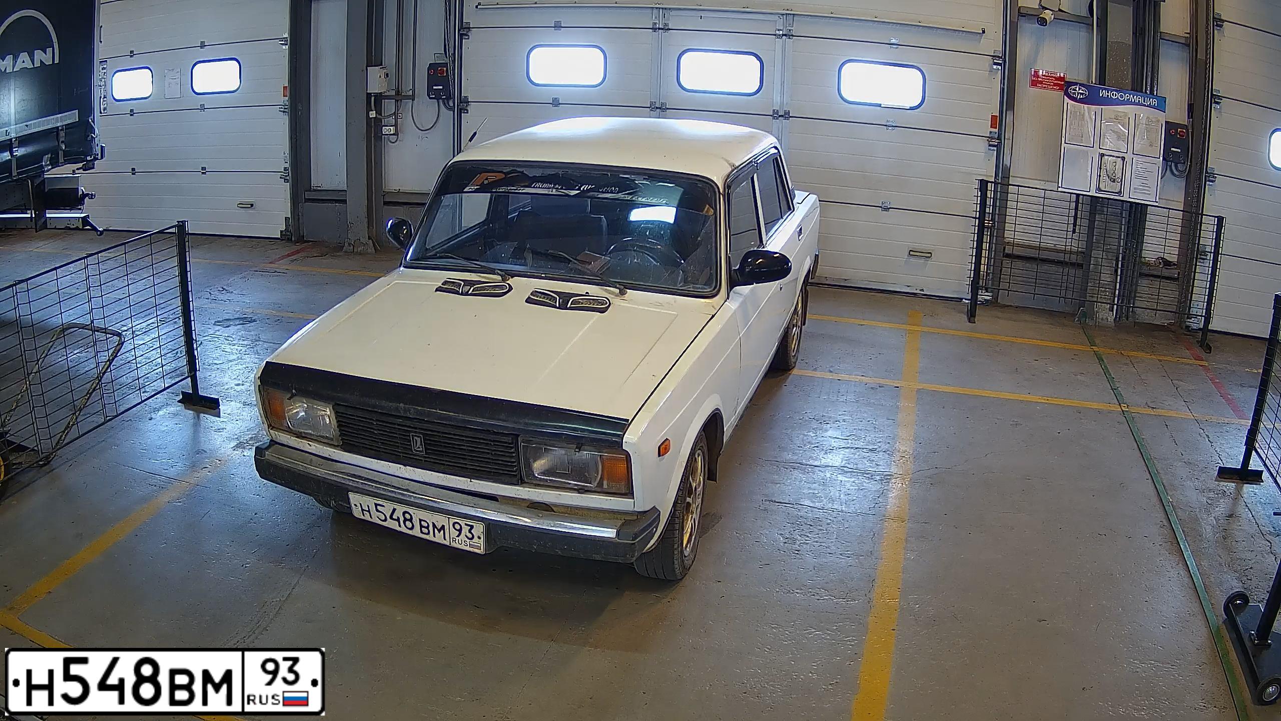 Фото автомобиля LADA 2105, 2005 — госномер Н548ВН93. Цвет: ЯРКО-БЕЛЫЙ