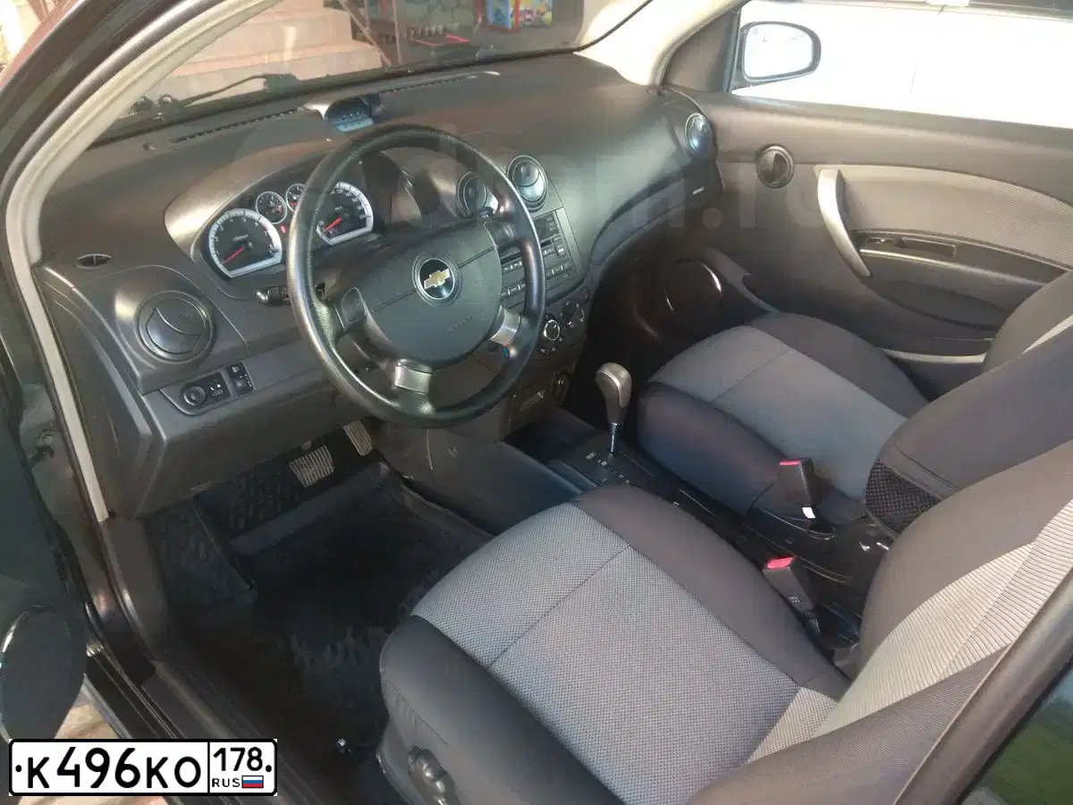 Фото автомобиля SKODA FABIA, 2011 — госномер К469КО178. Цвет: Красный