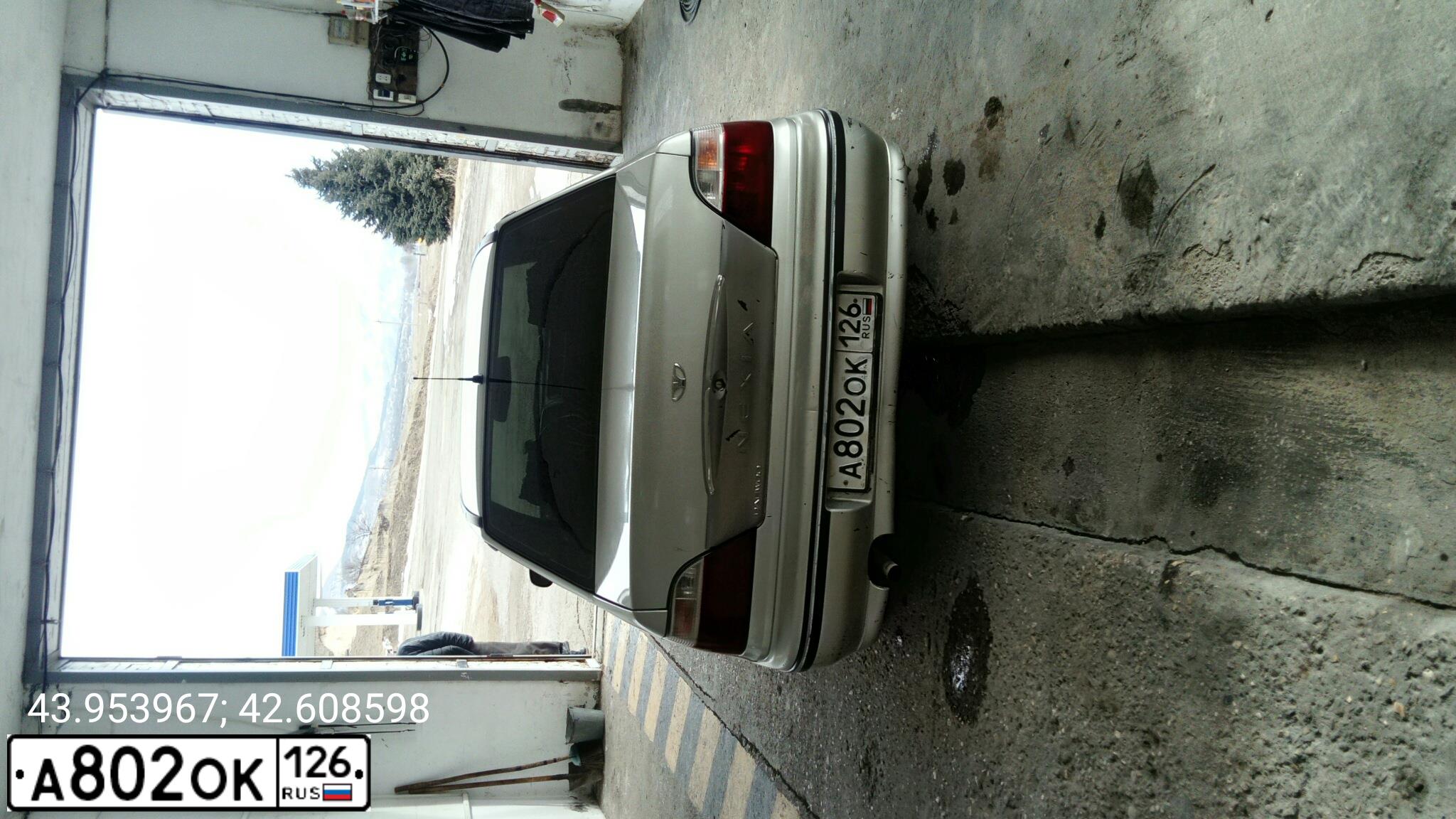 Фото автомобиля DAEWOO  NEXIA, 2008 — госномер В820ТЕ09. Цвет: СЕРЕБРИСТЫЙ