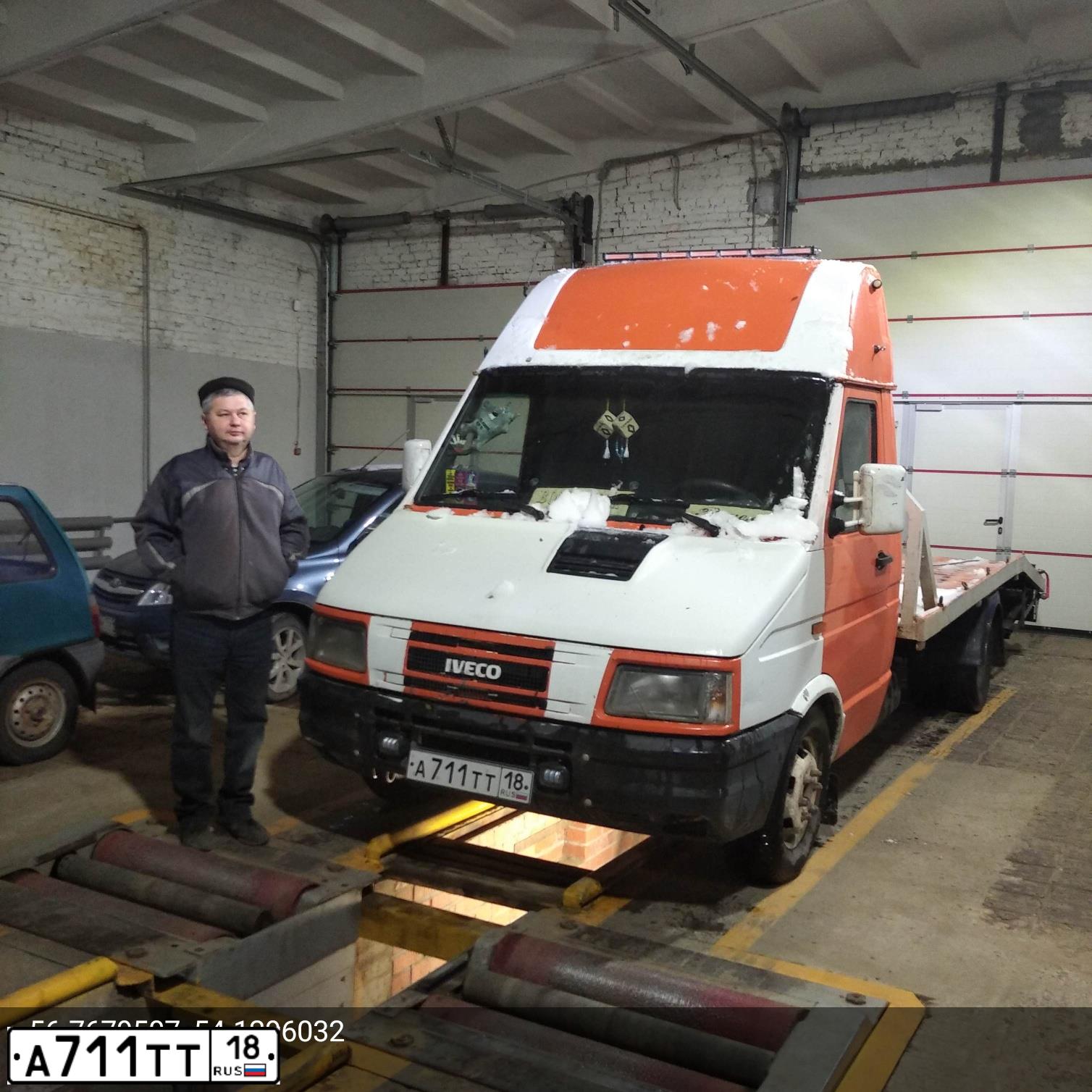 Фото автомобиля IVECO DAILY, 1999 — госномер А711ТТ18. Цвет: Оранжево-белый