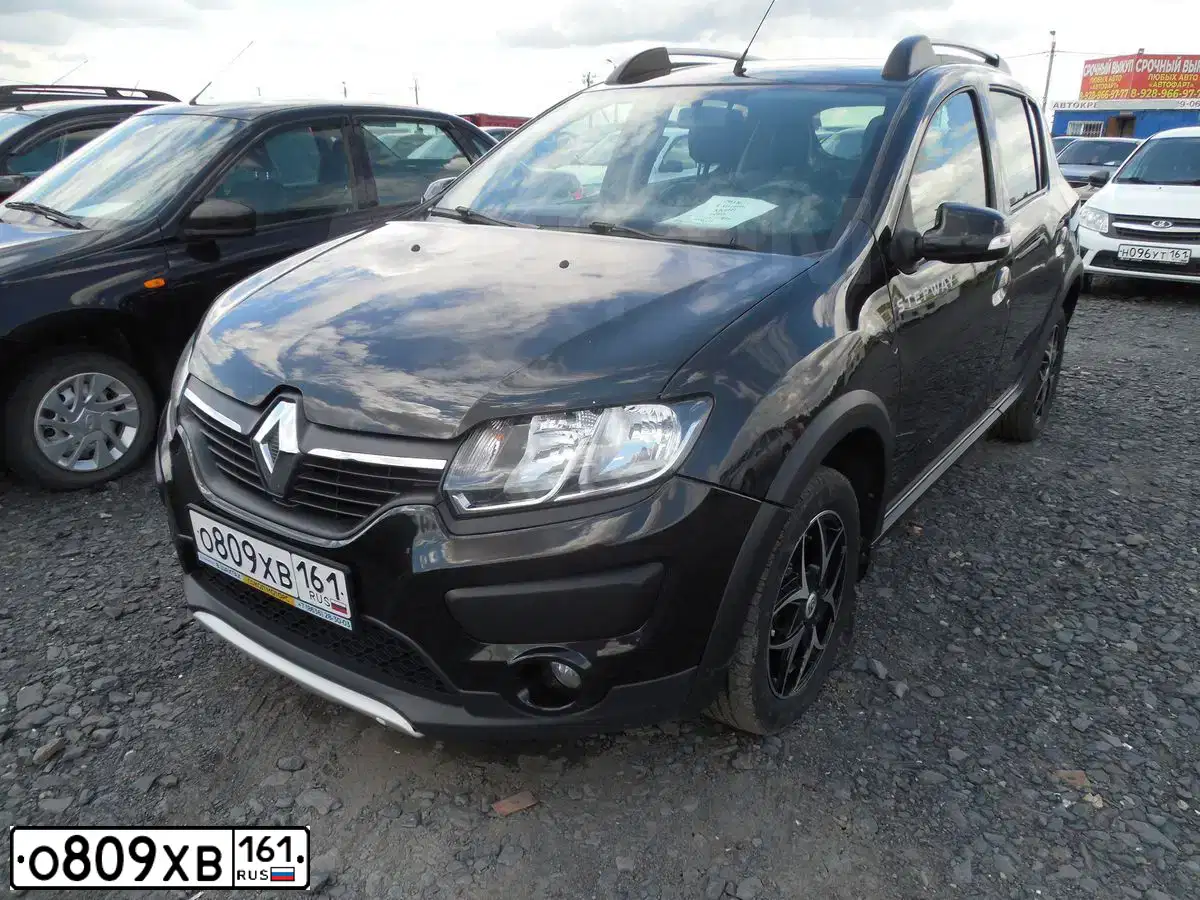 Фото автомобиля RENAULT SANDERO, 2017 — госномер О426АС181. Цвет: ЧЕРНЫЙ