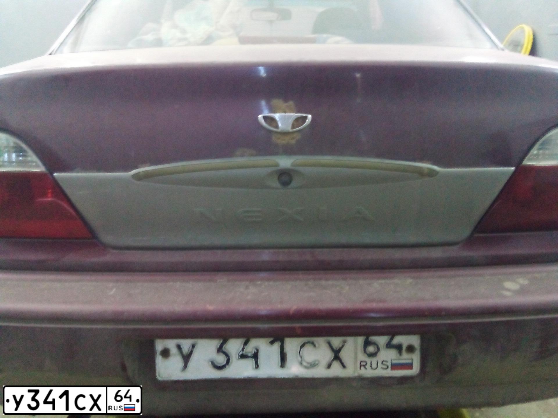 Фото автомобиля NISSAN PRIMERA, 1998 — госномер У341СХ64. Цвет: БЕЛЫЙ (СЕРЕБРИСТЫЙ)