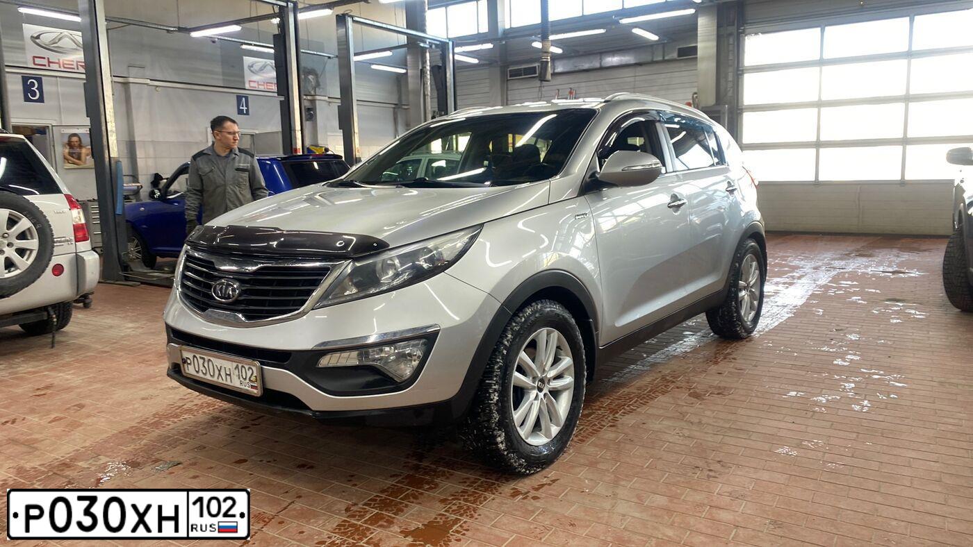 Фото автомобиля KIA SPORTAGE, 2012 — госномер Р030ХН102. Цвет: ПЕРЛАМУТРОВО-СЕРЕБРИСТЫЙ