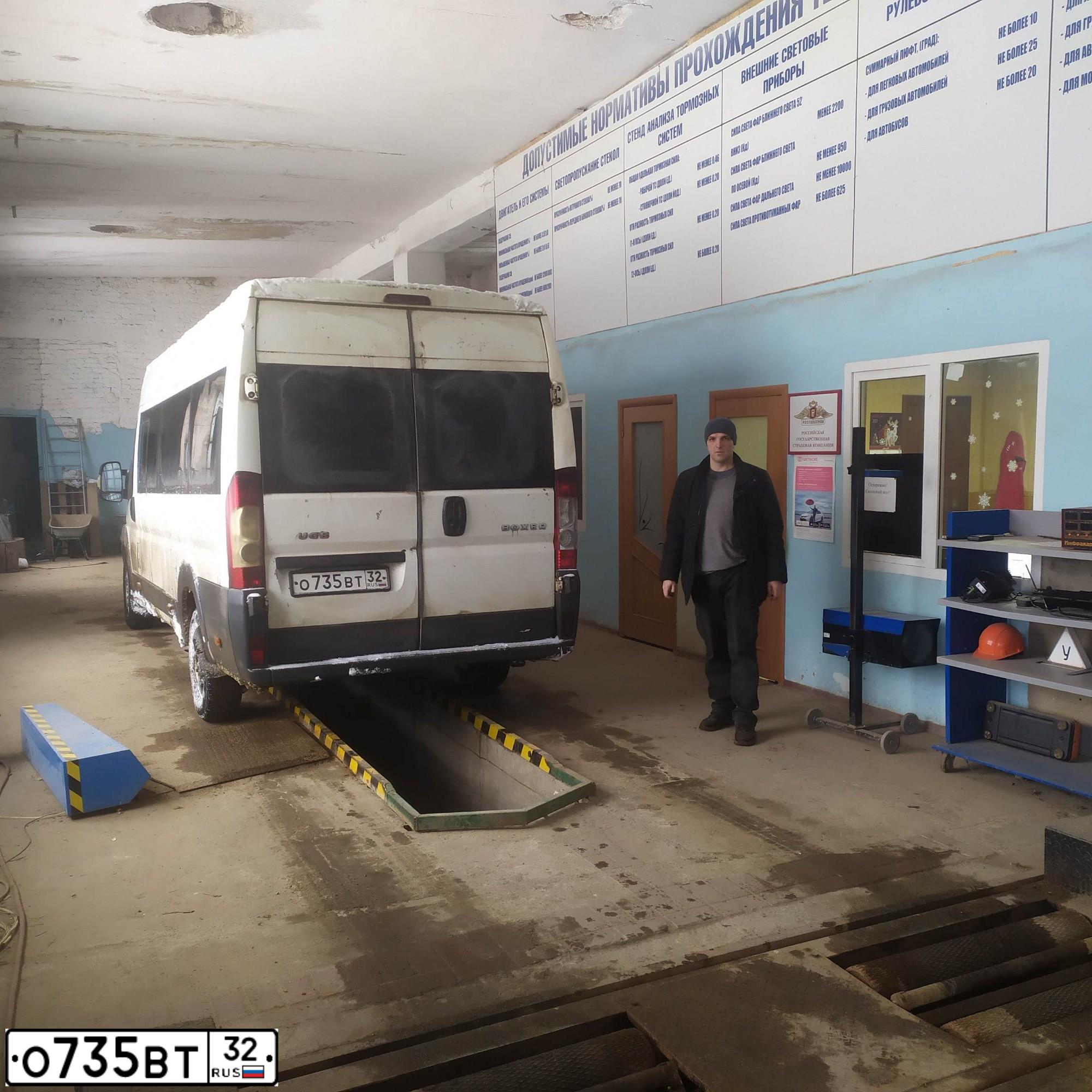 Фото автомобиля PEUGEOT BOXER, 2011 — госномер Н451РМ123. Цвет: Белый