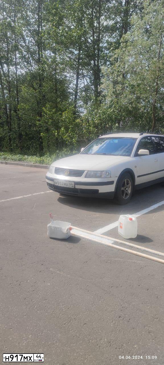 Фото автомобиля VOLKSWAGEN PASSAT, 2000 — госномер Н917МХ44. Цвет: БЕЛЫЙ