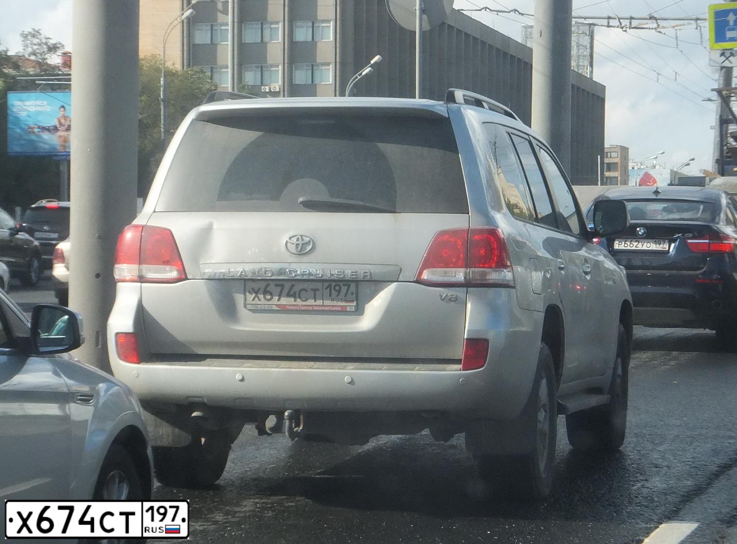 Фото автомобиля TOYOTA LANDCRUISER 200, 2011 — госномер Х674СТ197. Цвет: Серый