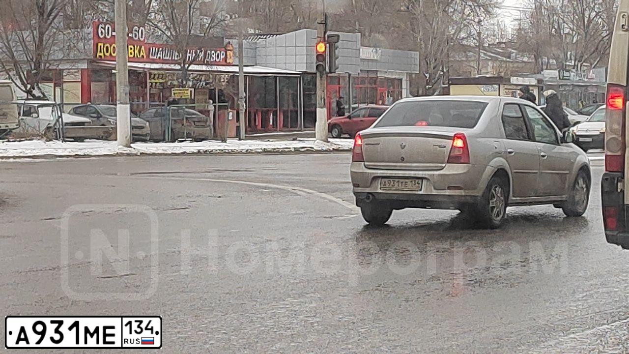 Фото автомобиля FORD FOCUS, 2008 — госномер У090РС34. Цвет: синий