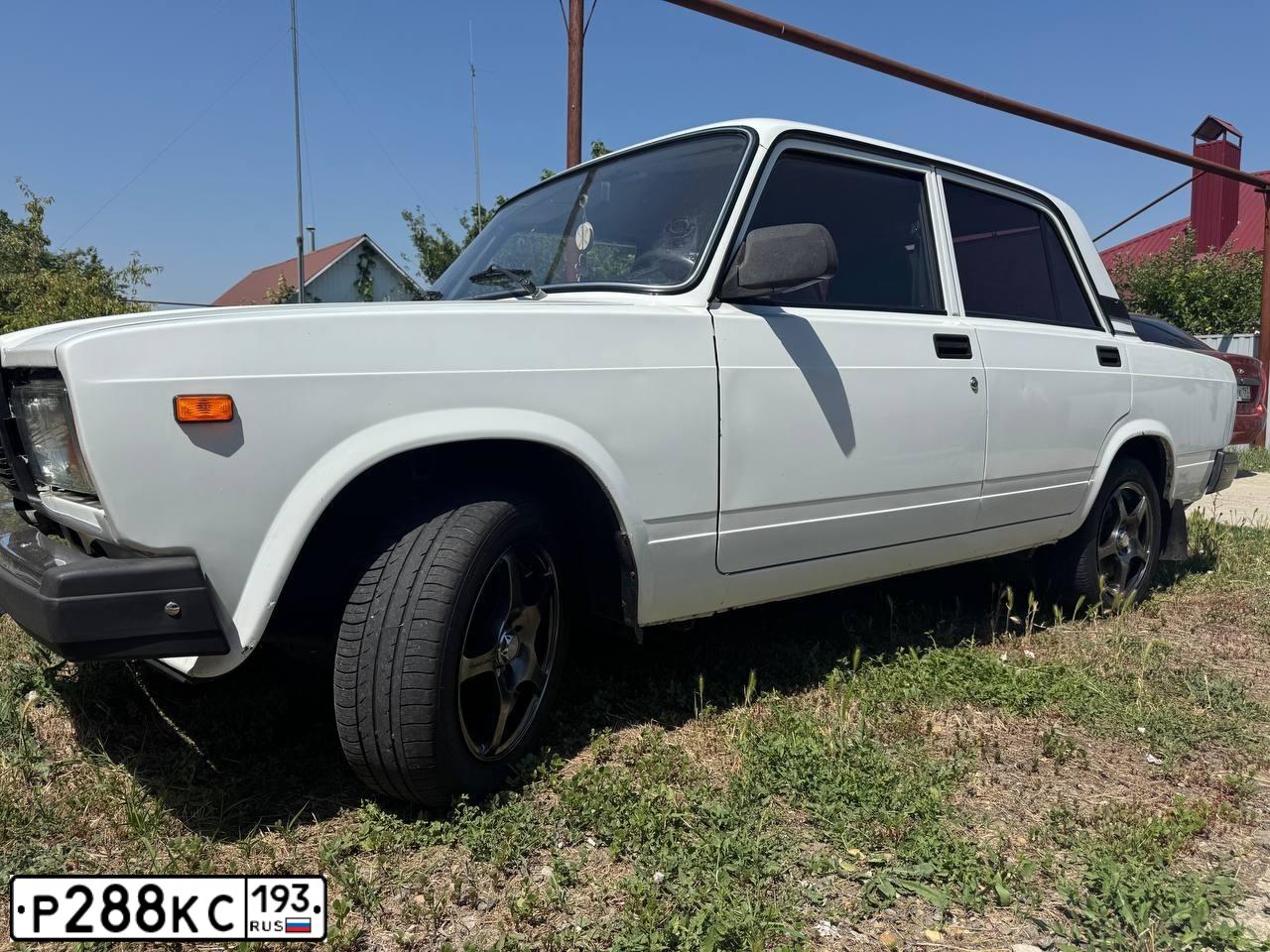 Фото автомобиля LADA 2107 LADA, 2010 — госномер Р288КС193. Цвет: Белый