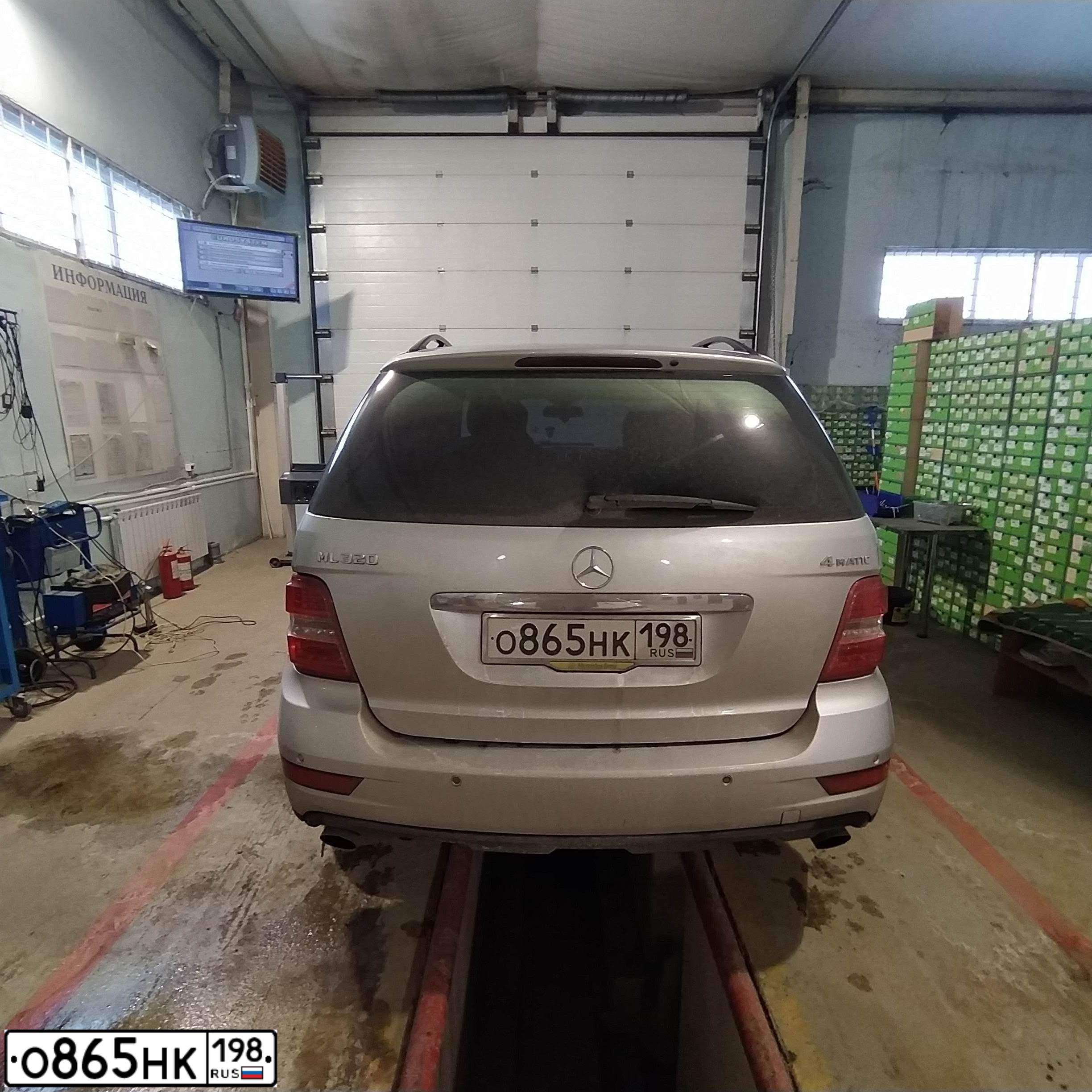 Фото автомобиля MERCEDES M-KLASSE, 2008 — госномер У825МТ47. Цвет: СЕРЕБРИСТЫЙ