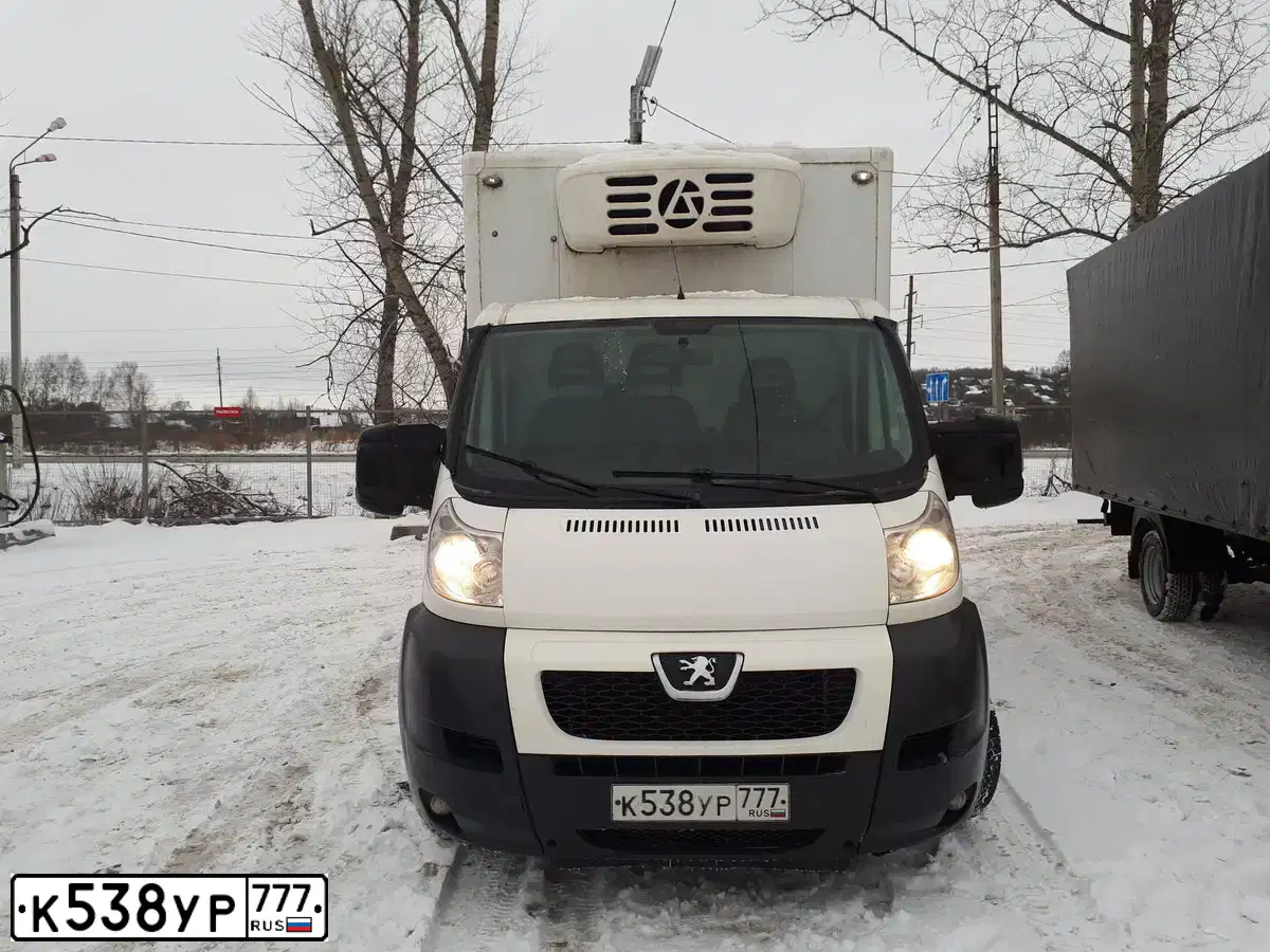 Фото автомобиля PEUGEOT BOXER МИКРОГРУЗОВИК, 2013 — госномер В561ОЕ797. Цвет: Белый