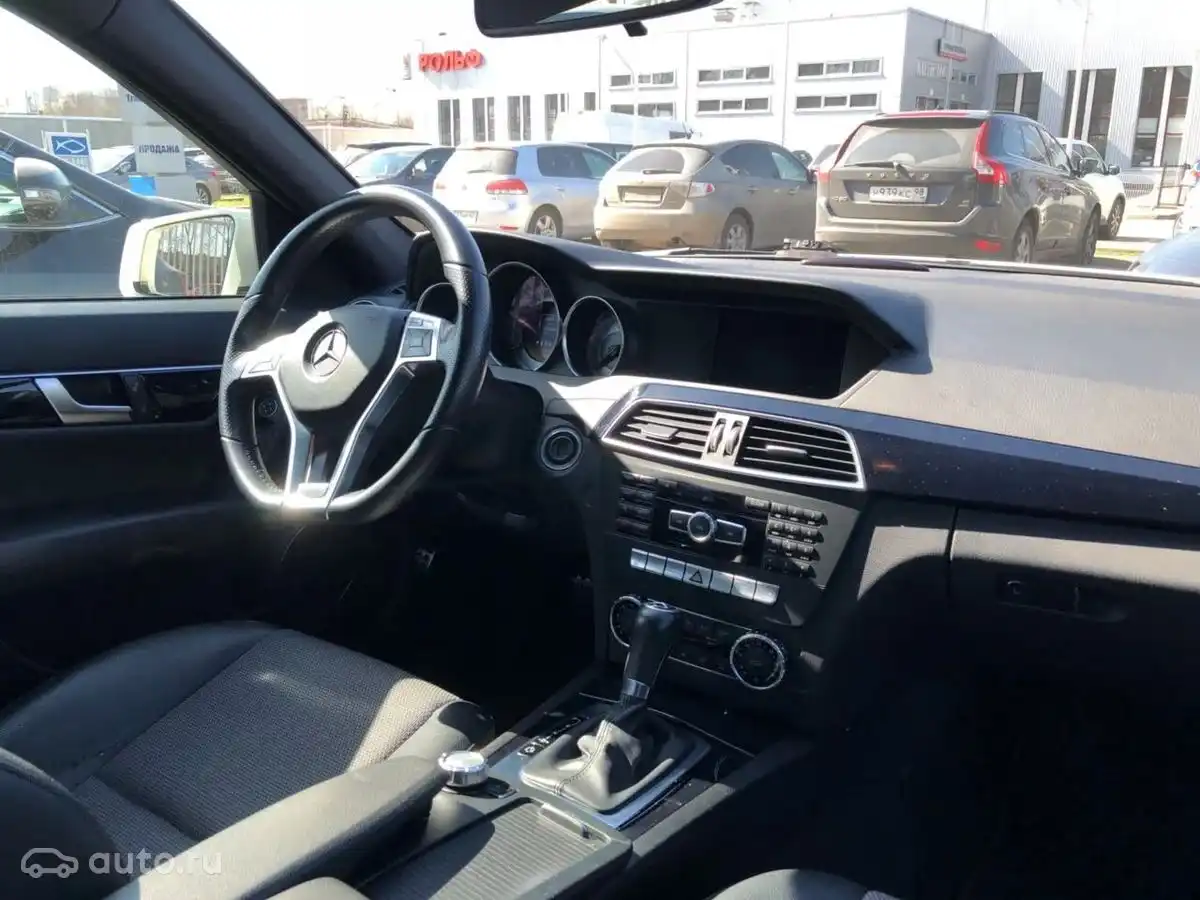 Фото автомобиля VOLVO XC60, 2010 — госномер Х551МЕ98. Цвет: ТЕМНО-СЕРЫЙ