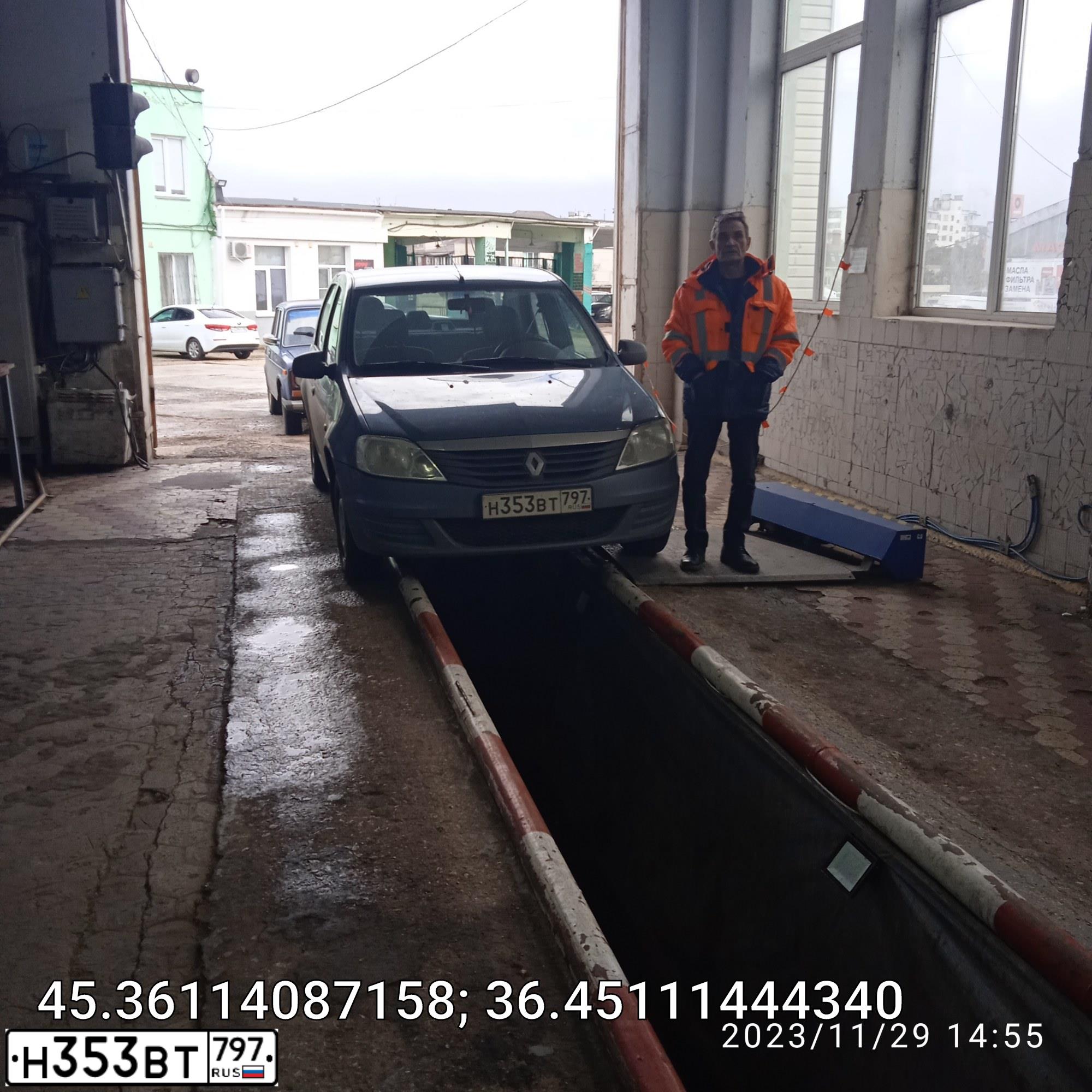 Фото автомобиля RENAULT LOGAN, 2014 — госномер Н353ВТ797. Цвет: синий