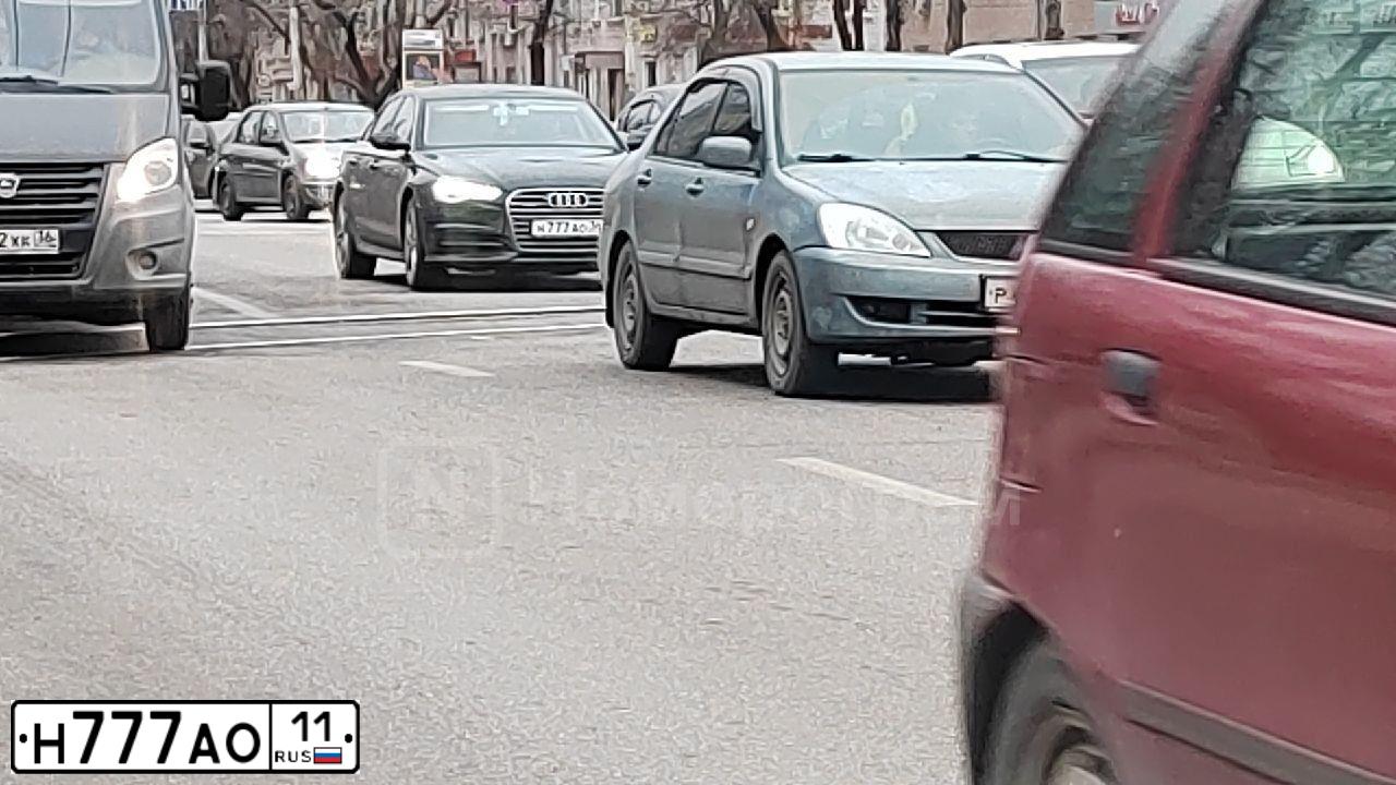 Фото автомобиля TOYOTA LANDCRUISER, 2010 — госномер В603КК198. Цвет: ЧЕРНЫЙ