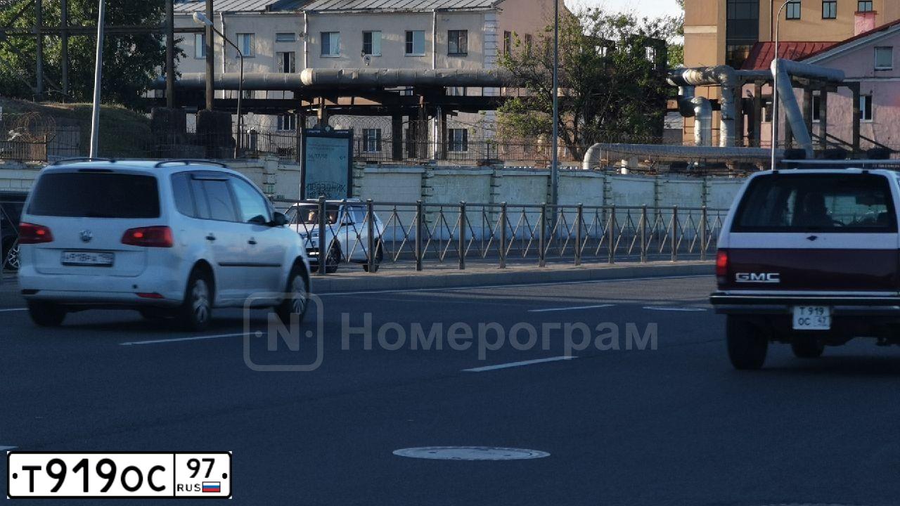 Фото автомобиля AUDI A6, 2000 — госномер М673УН67. Цвет: синий