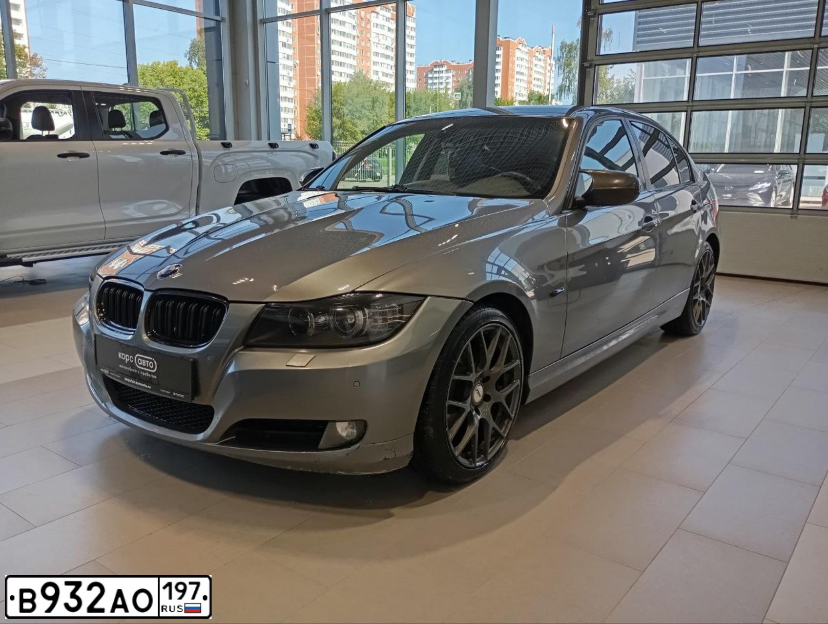 Фото автомобиля BMW SERIE 3, 2008 — госномер Р259РК790. Цвет: Серый