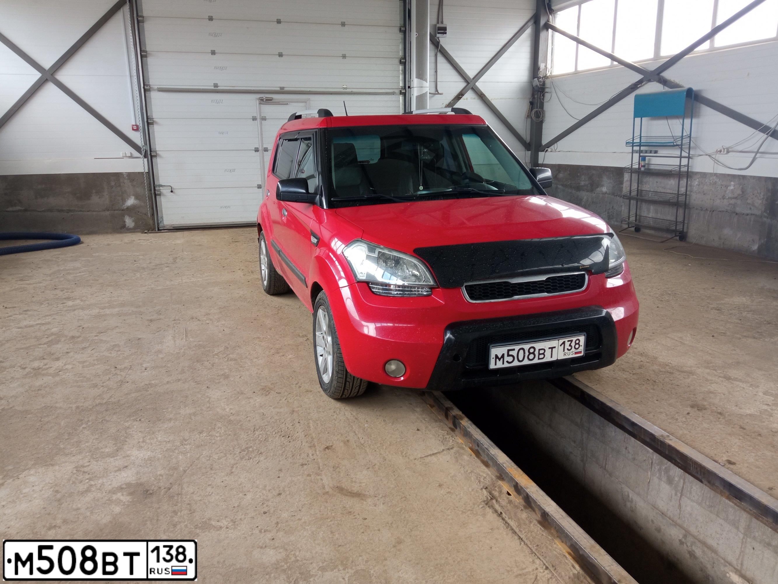 Фото автомобиля KIA SOUL, 2009 — госномер М508ВТ138. Цвет: Красный