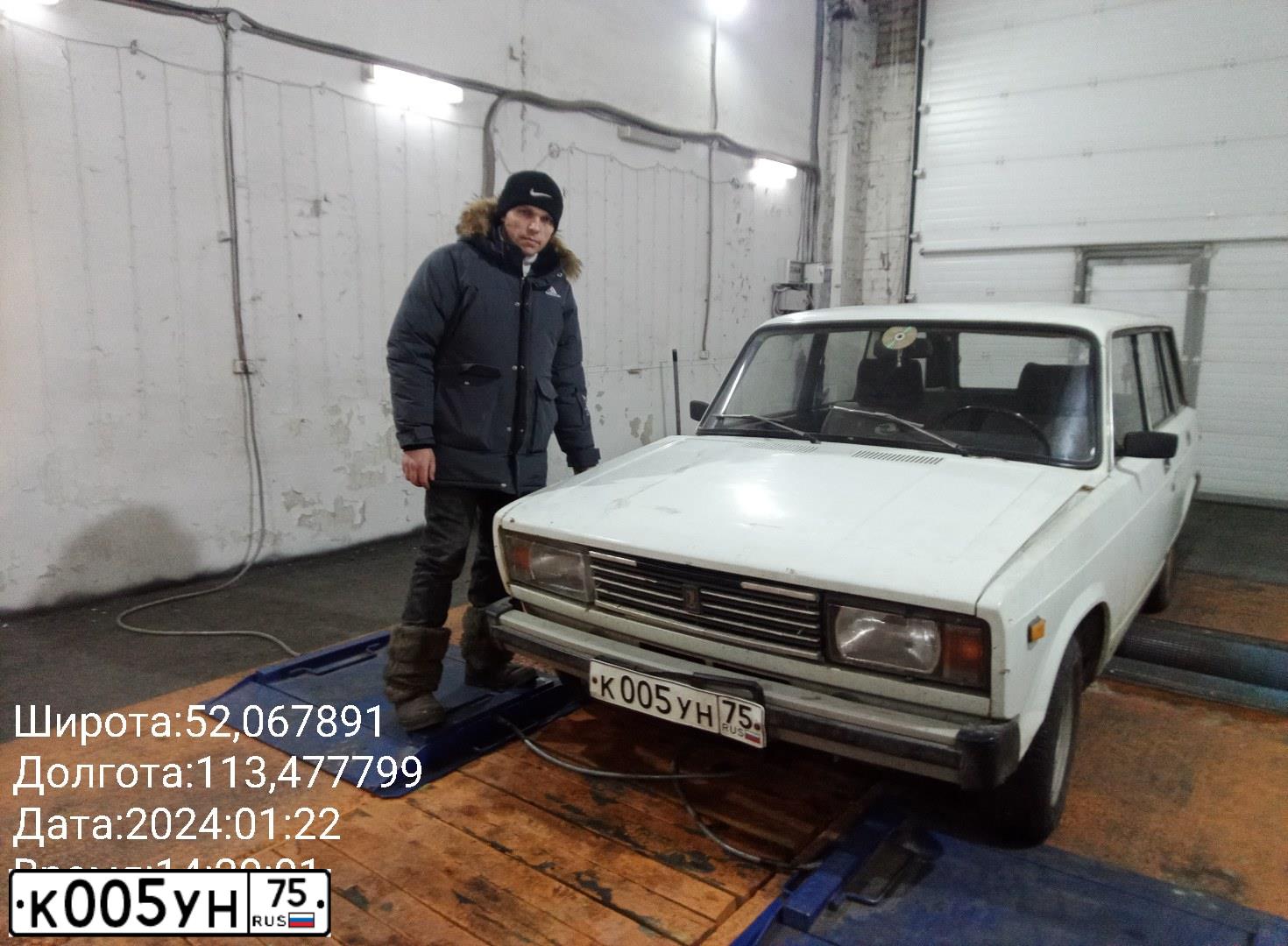 Фото автомобиля LADA 2104, 1988 — госномер Н352ТА75. Цвет: Белый
