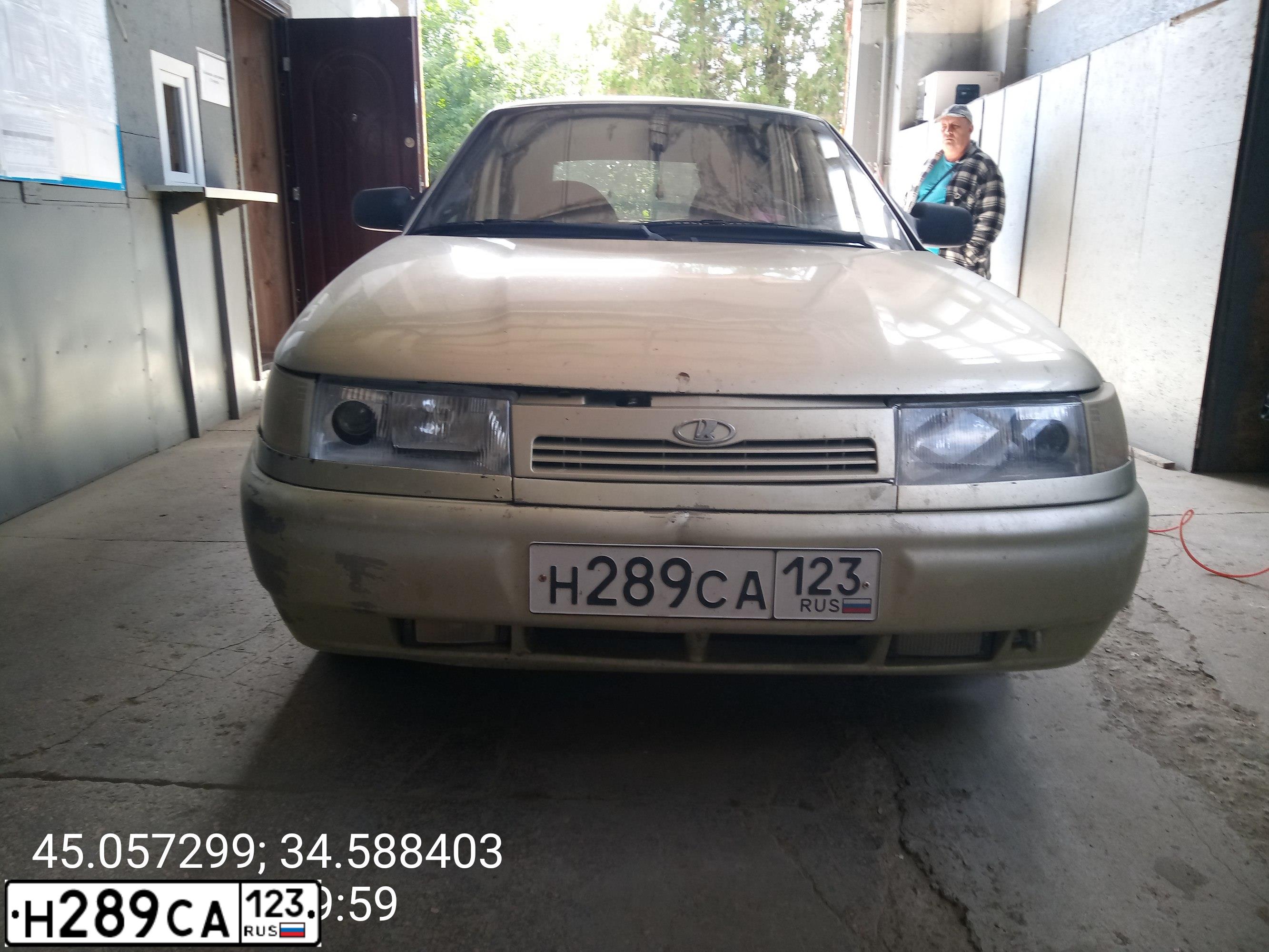 Фото автомобиля LADA 2112, 2004 — госномер М032НТ82. Цвет: СЕРЕБРИСТО- БЕЖЕВЫЙ