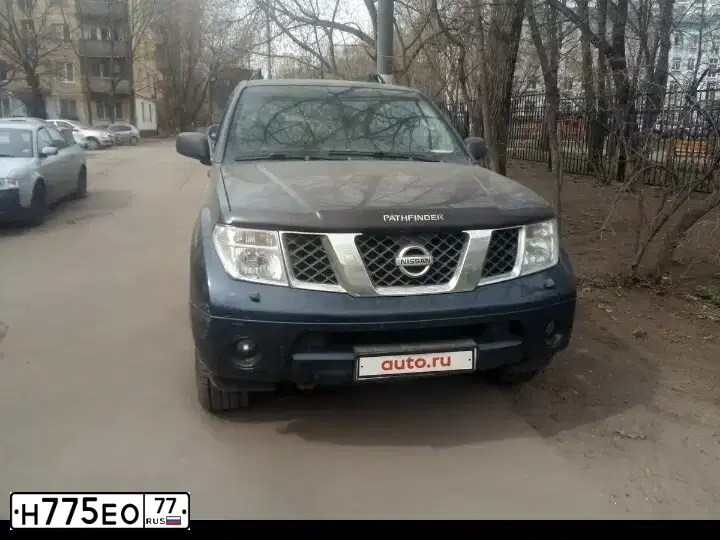 Фото автомобиля NISSAN PATHFINDER, 2006 — госномер Н775ЕО77. Цвет: ТЕМНО-СИНИЙ