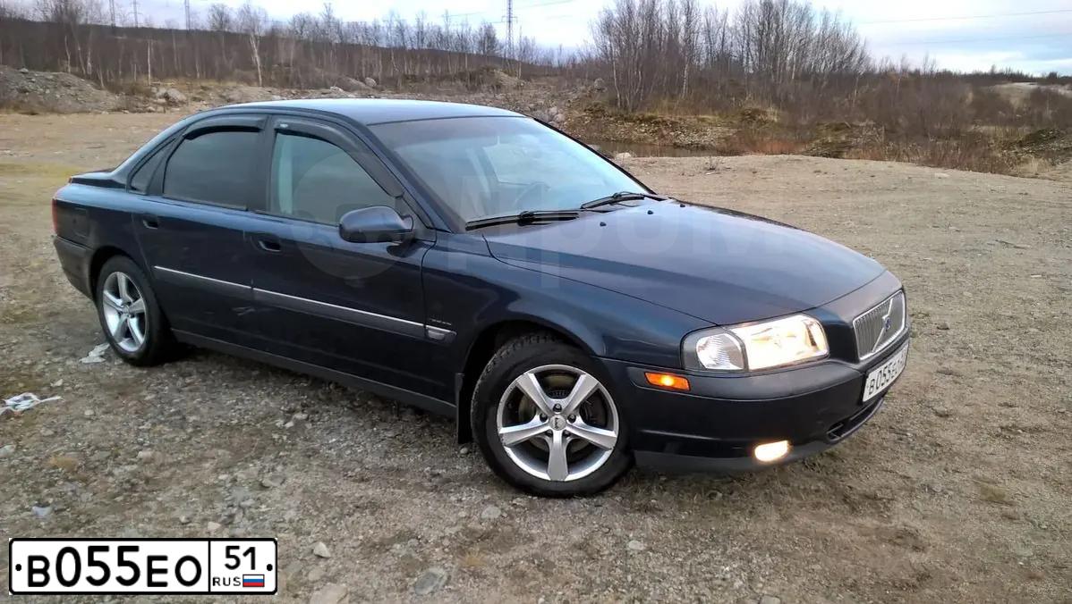 Фото автомобиля VOLVO S80, 2001 — госномер В055ЕО51. Цвет: ТЕМНО-СИНИЙ