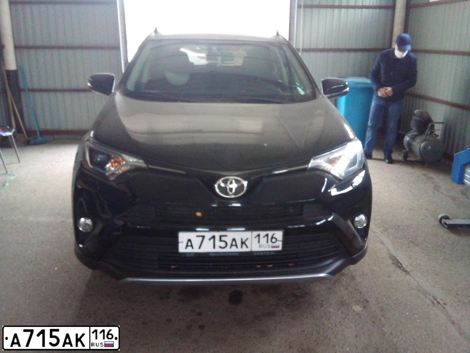 Фото автомобиля TOYOTA RAV4, 2016 — госномер А715АК116. Цвет: ЧЕРНЫЙ МЕТАЛЛИК