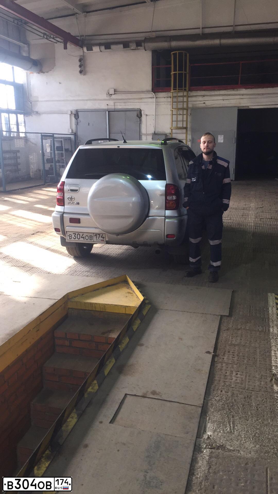 Фото автомобиля TOYOTA RAV4, 2003 — госномер В304ОВ174. Цвет: Серебристый