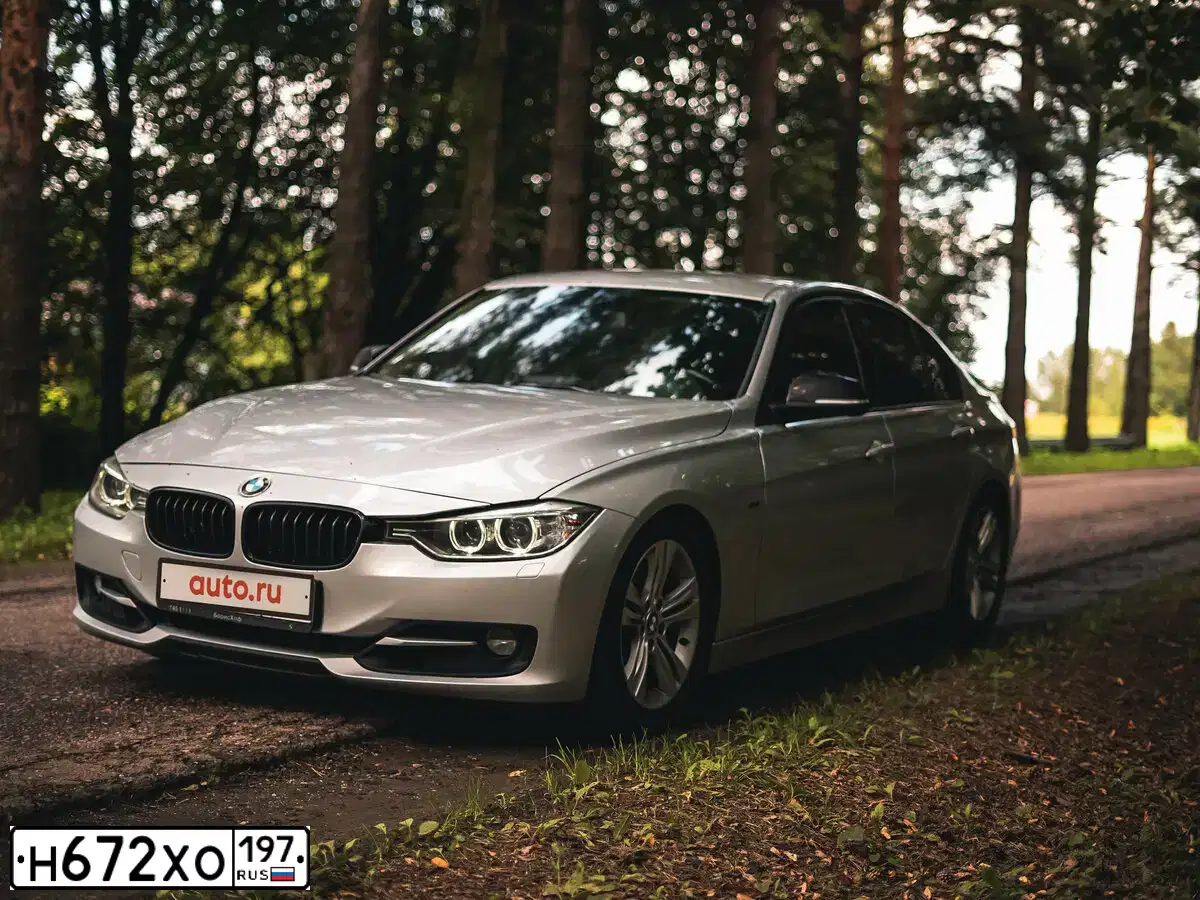 Фото автомобиля БМВ 328I, 2011 — госномер А074ХЕ797. Цвет: СЕРЫЙ