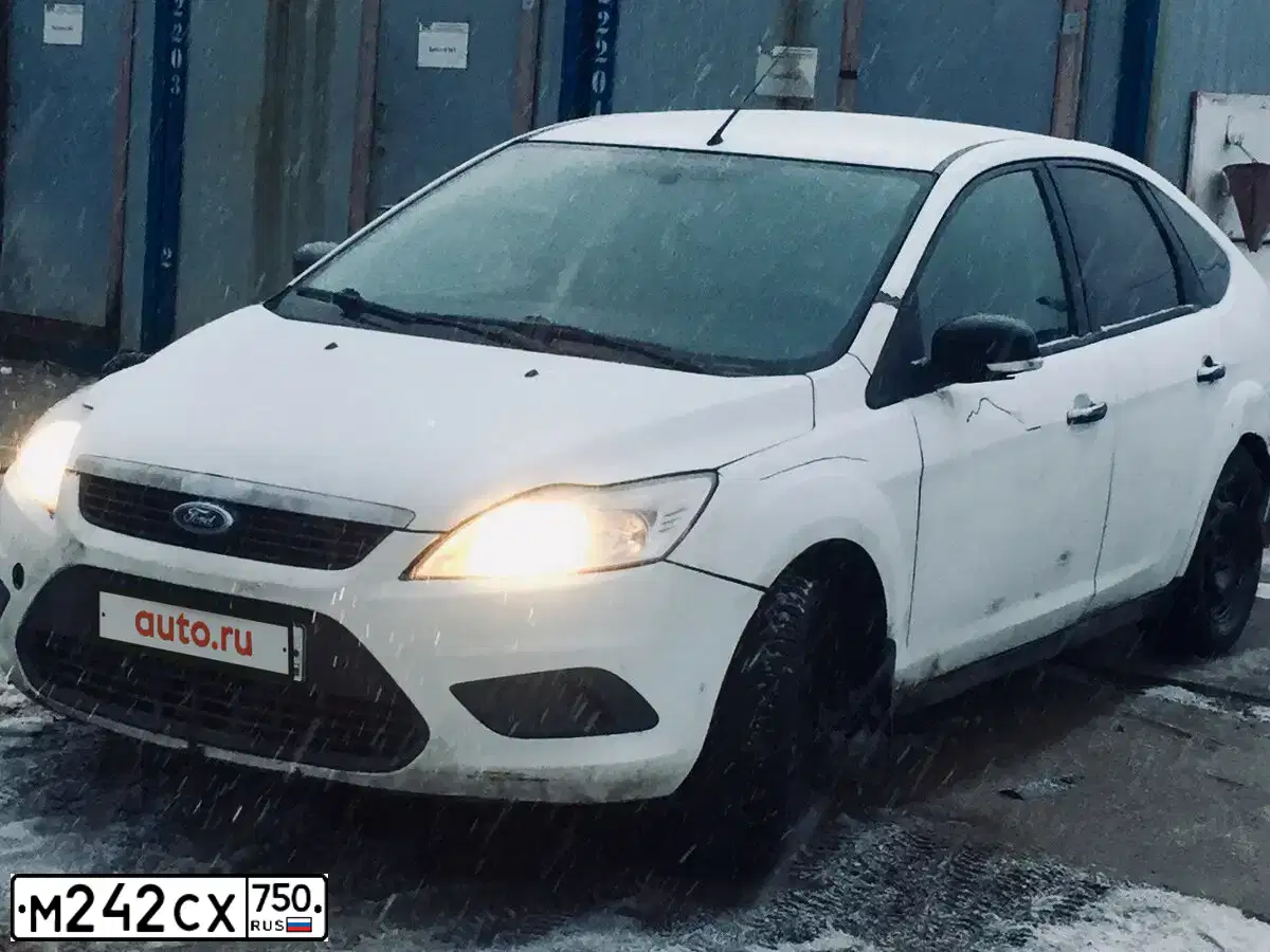 Фото автомобиля FORD FOCUS, 2010 — госномер В289ВР190. Цвет: Красно-оранжевый